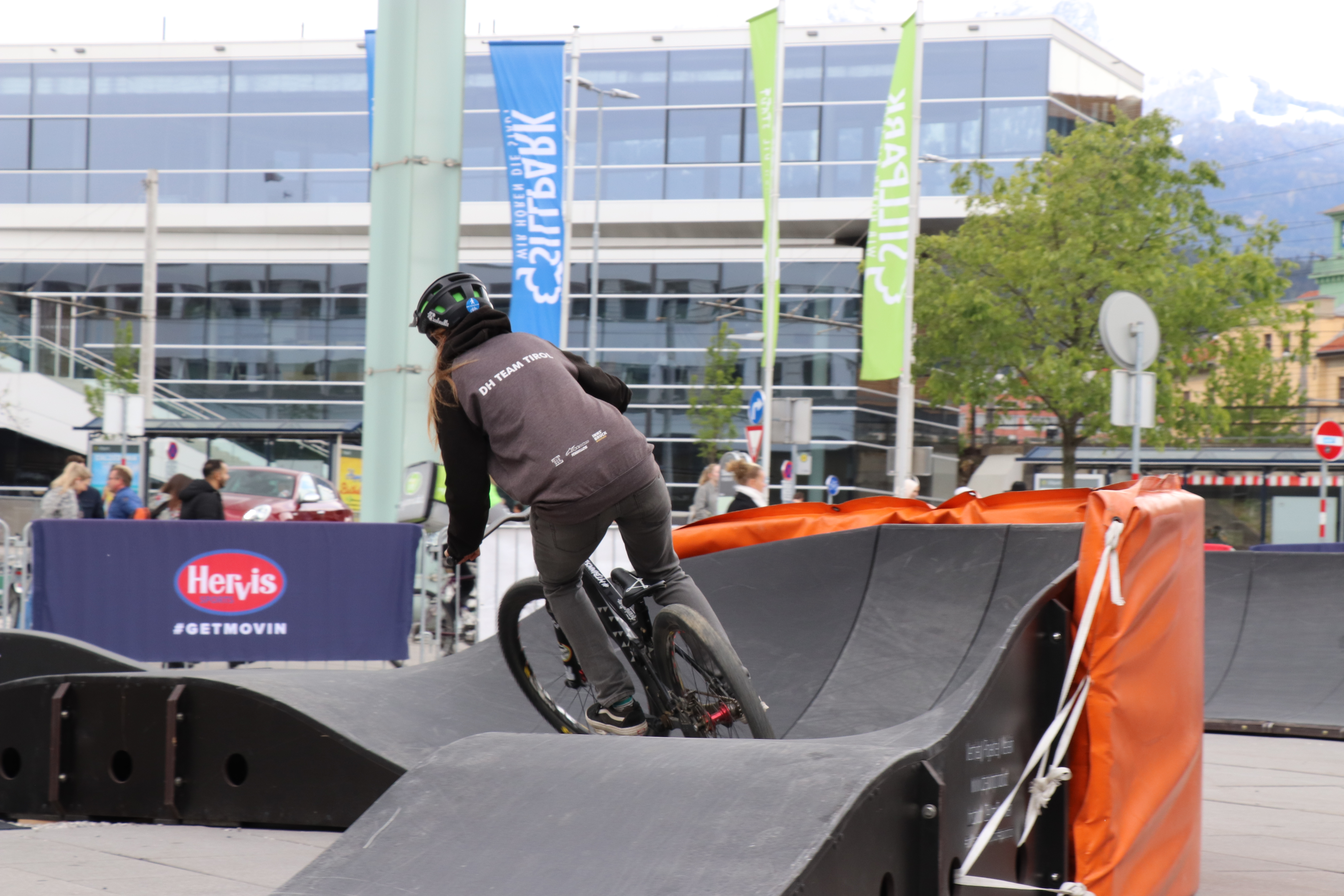Die Profis vom "Downhill Verein Tirol" bieten dreimal wöchentlich kostenlose Workshops an.