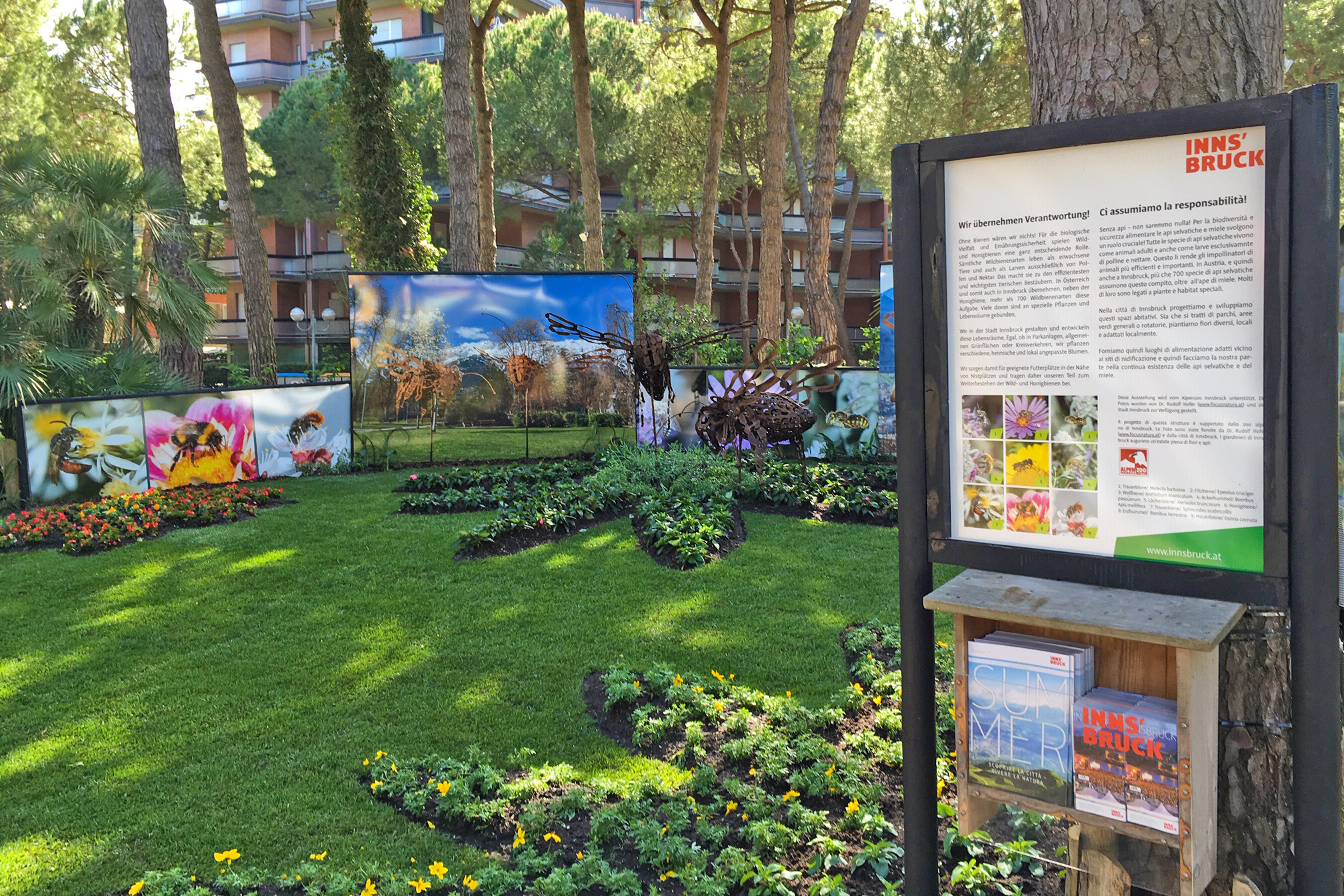 Übersichtlich gestaltete Tafeln informieren in der über den Sommer laufenden Gartenschau in  Cervia zum Thema "Biene".