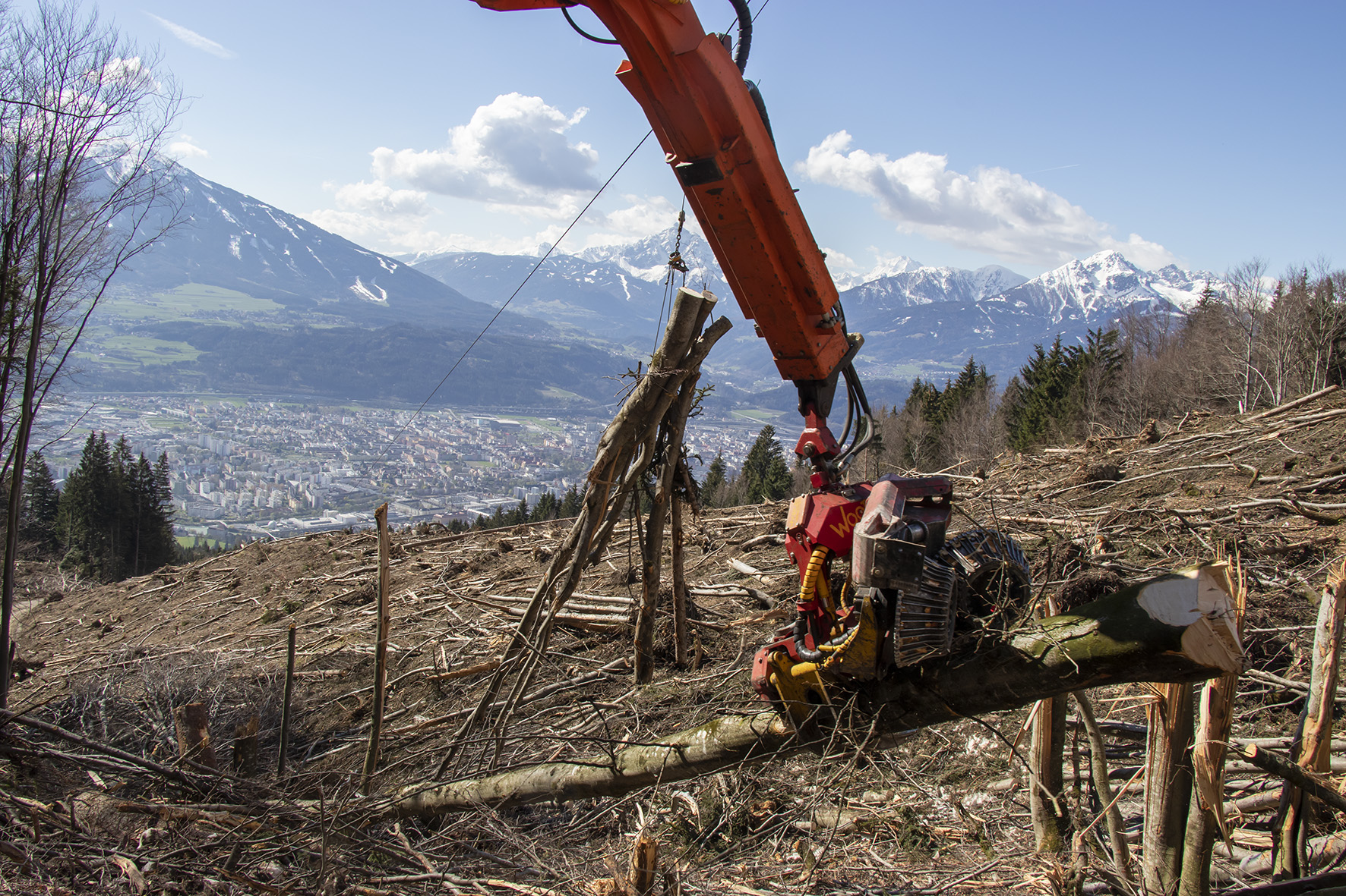 Im heurigen Winter wurde in der Nähe der Arzler Alm eine mächtige Lawine durch die dortigen Bremsverbauungen abgefangen.