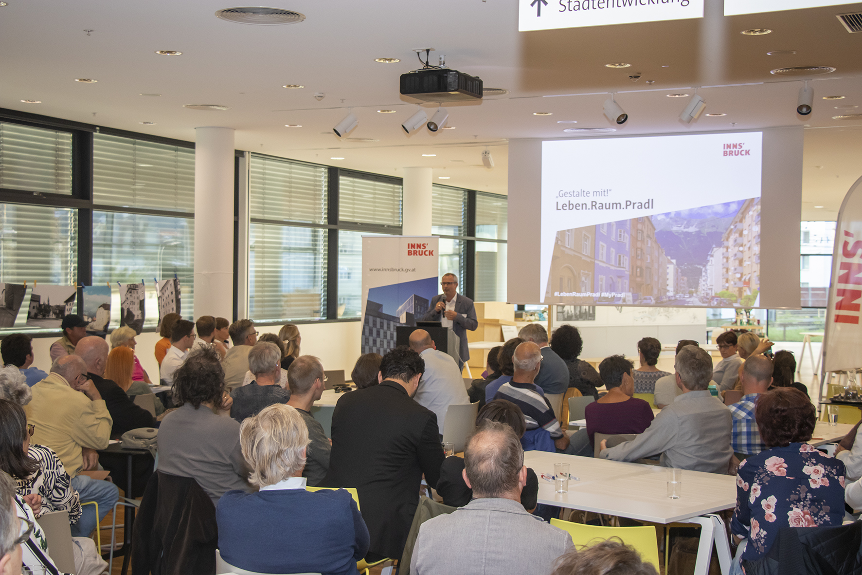 Großes Interesse: Zahlreiche BürgerInnen aus dem Stadtteil Pradl nahmen aktiv an der Auftaktveranstaltung teil.