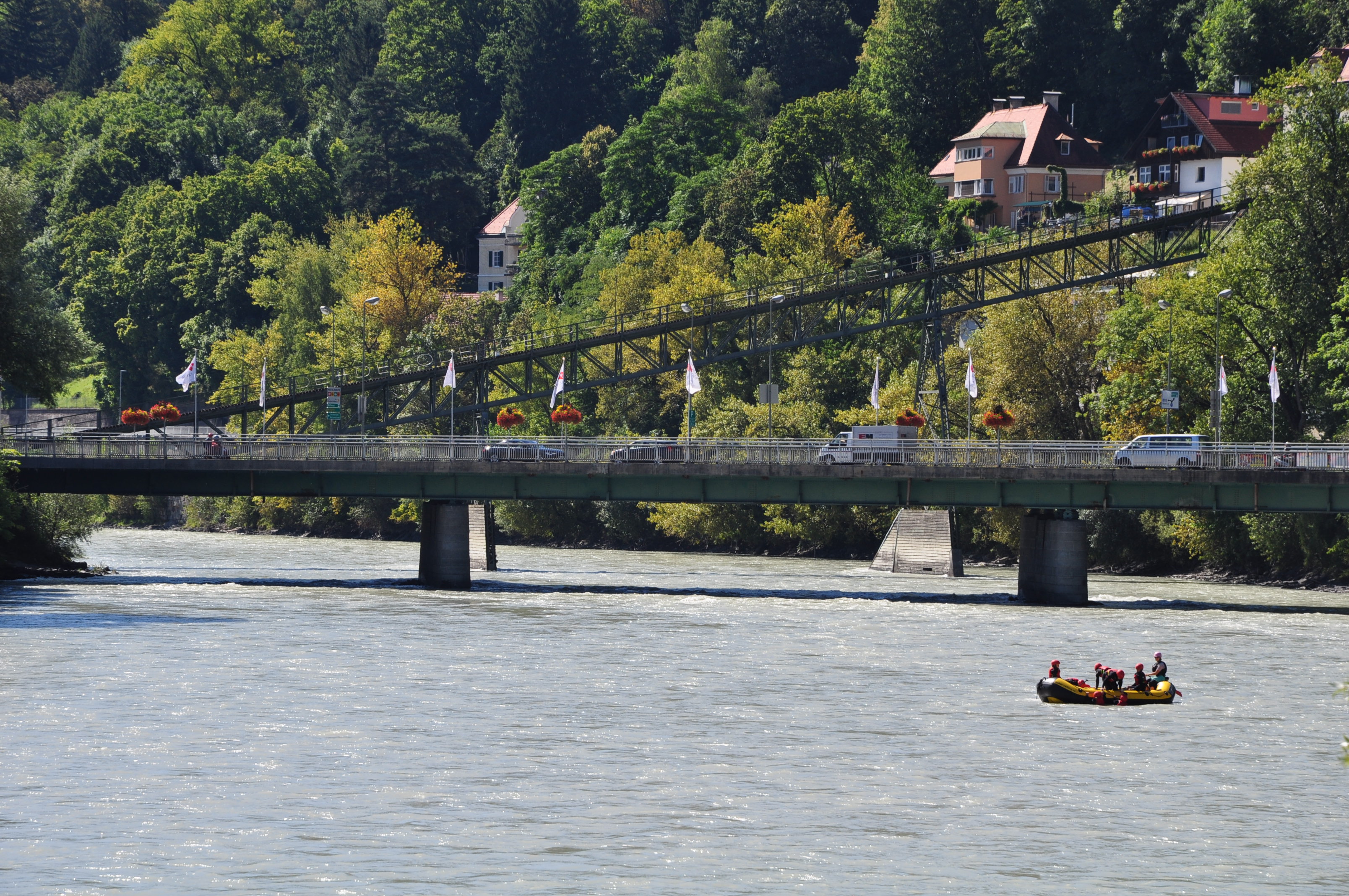 An der Mühlauer Brücke wird gearbeitet.