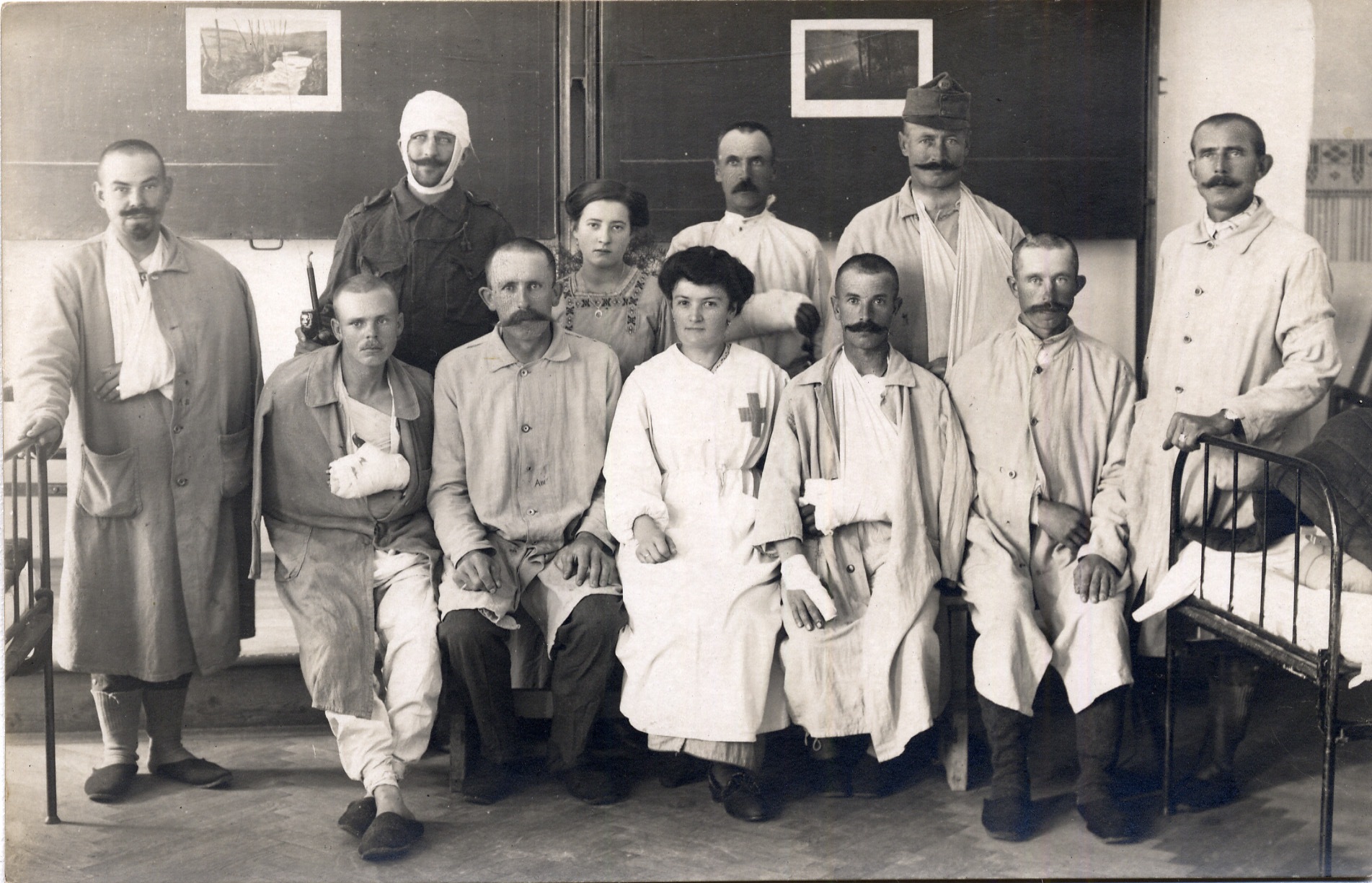 Gruppe von Verwundeten im Reservespital 06