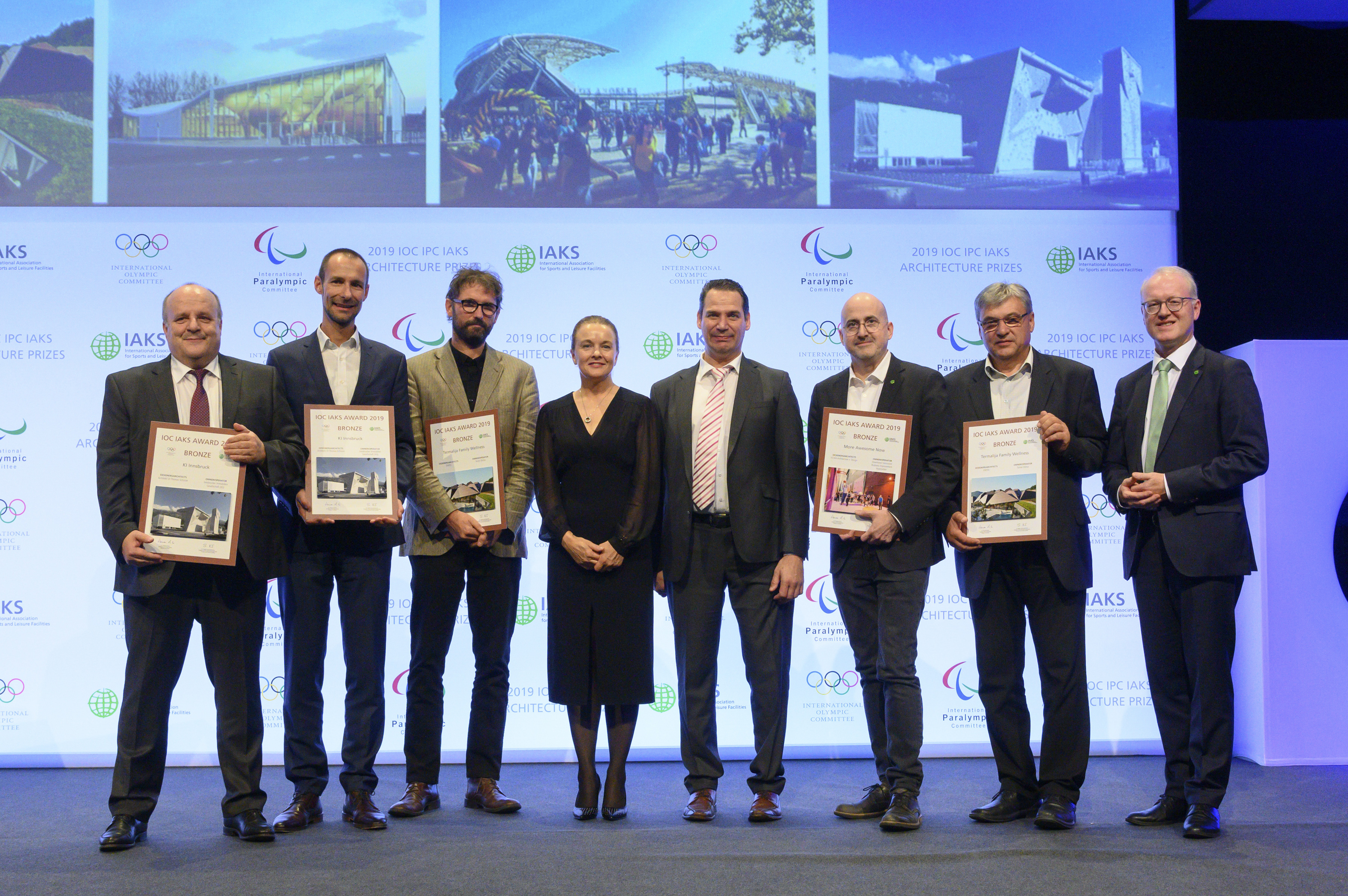 Eine internationale Auszeichnung für die Kletterhalle Innsbruck: Den „IOC IAKS Award 2019“ in Bronze nahm vor Ort DI Georg Preyer (Geschäftsbereichsleiter Technik, Innsbrucker Immobiliengesellschaft, 2. v.l.) entgegen.