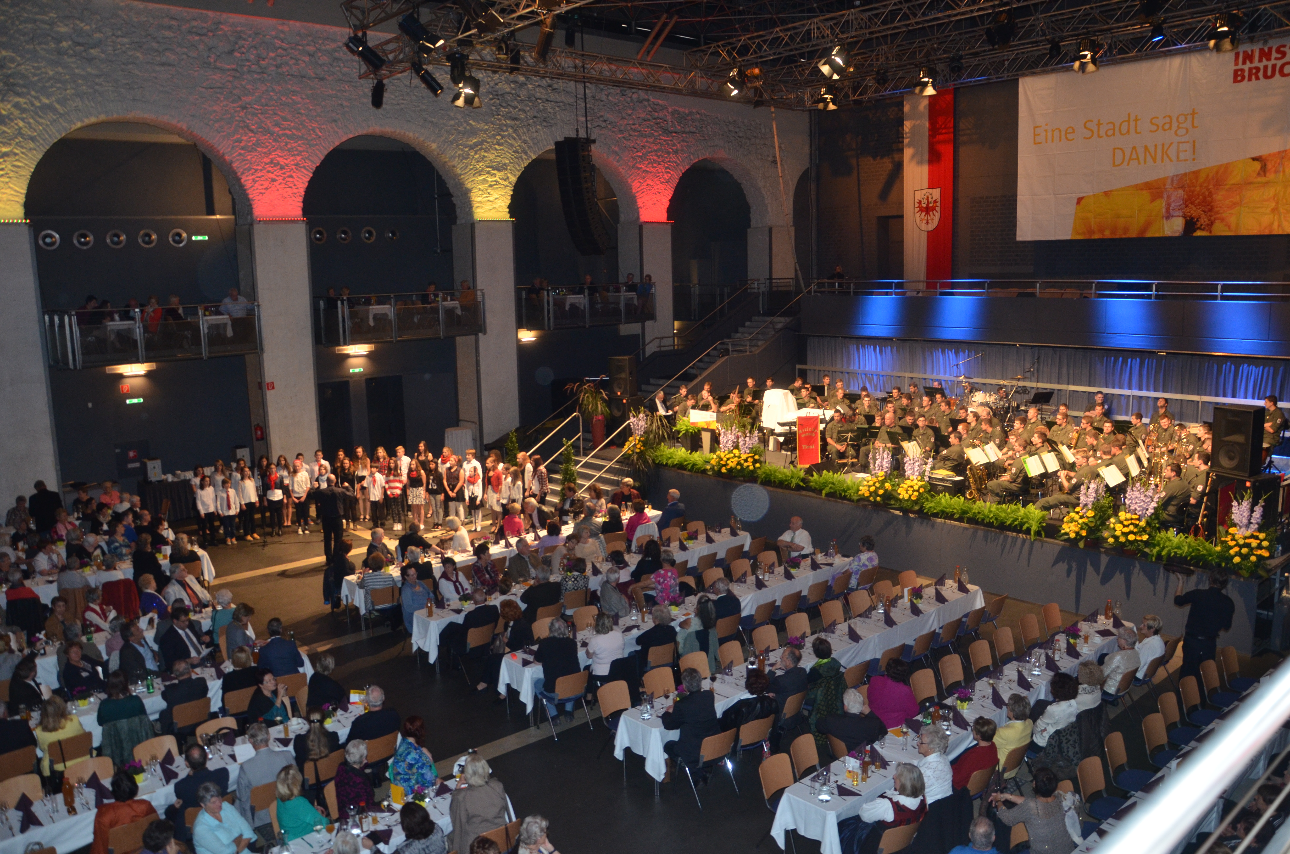 Die Militärmusik Tirol und der Chor der NMS Innsbruck sorgten für die musikalische Unterhaltung.