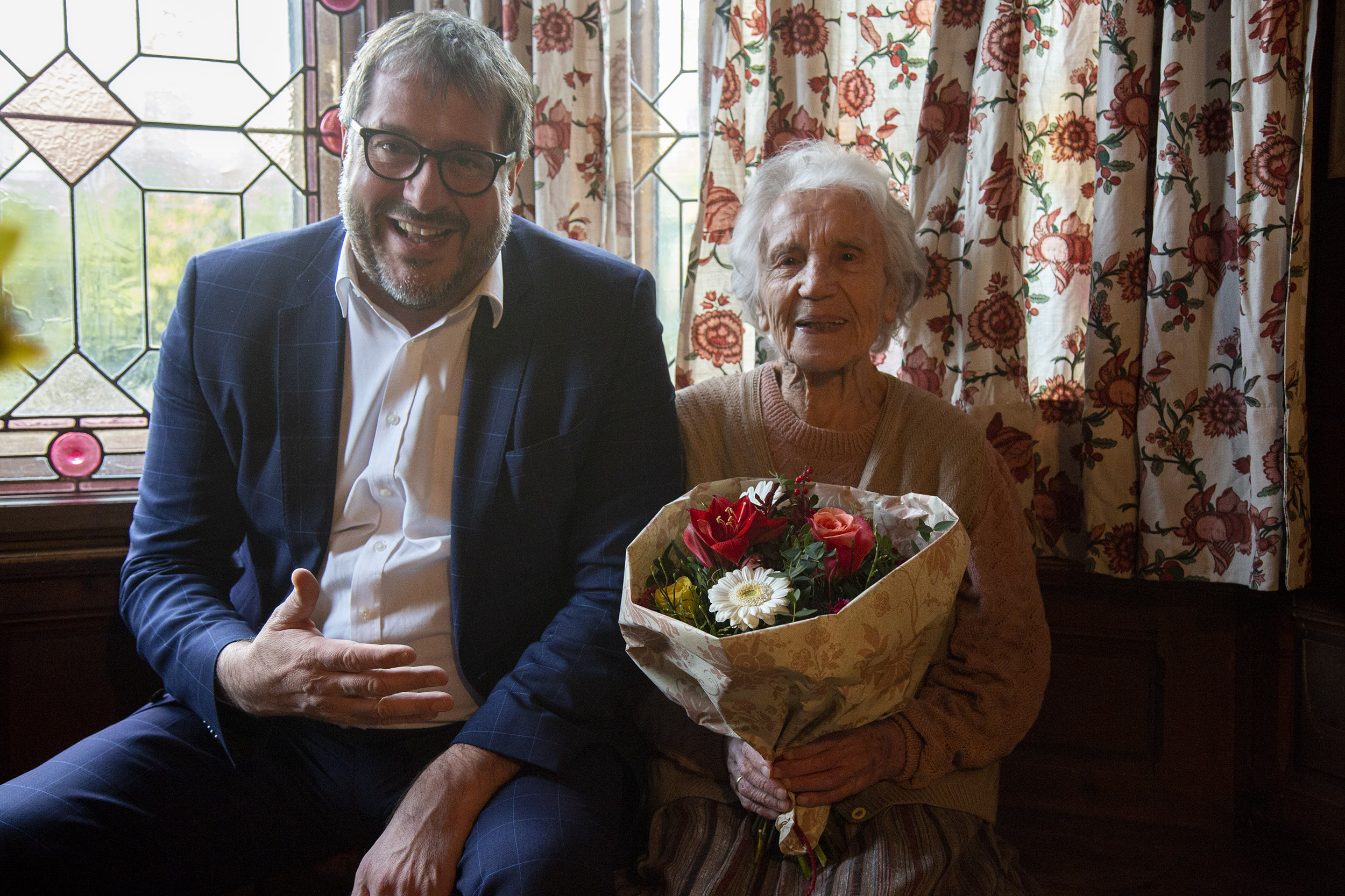 In der Bauernstube des 130 Jahre alten Hauses begrüßte Hedwig Zegg Vizebürgermeister Franz X. Gruber.