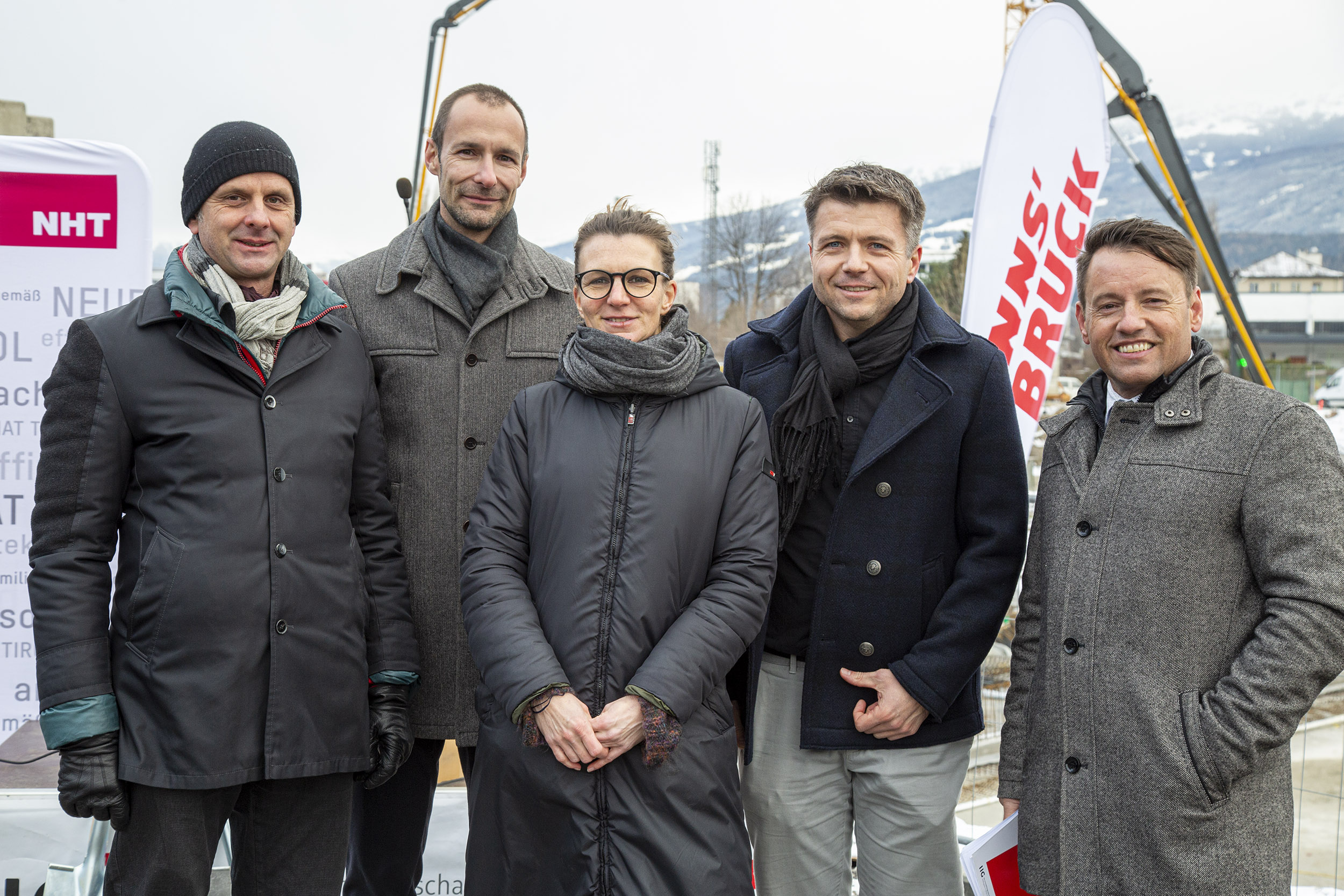 IIG-Projektleiter Martin Franzmair, Georg Preyer (Geschäftsbereichsleiter Technik, IIG), Architektin Birgit Kornmüller, Architekt Gerald Zehetner (beide bogenfeld ARCHITEKTUR) und IIG-Geschäftsführer Franz Danler