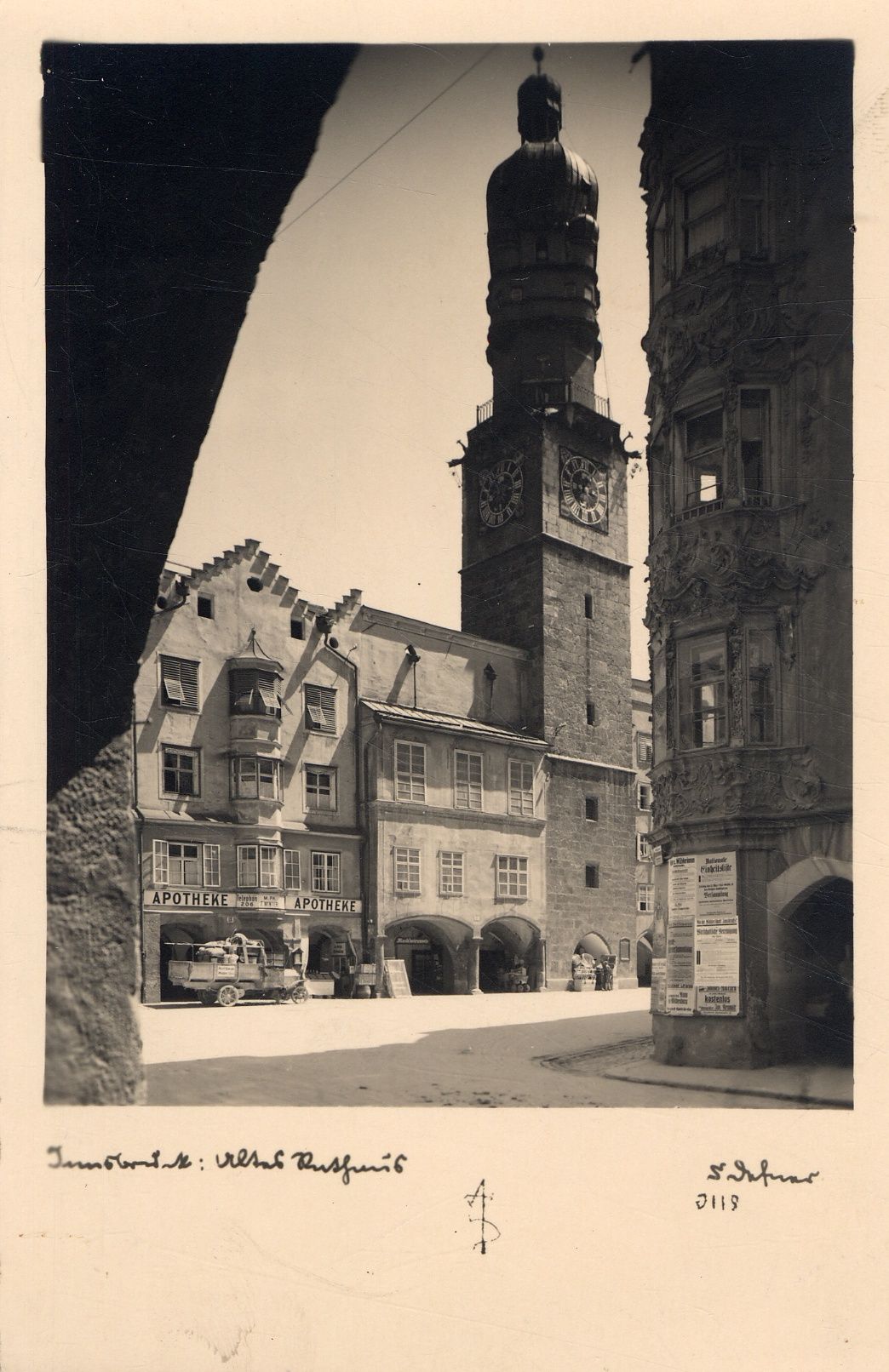 Die ehemalige Stadtapotheke in der Innsbrucker Altstadt. Hier um 1930.