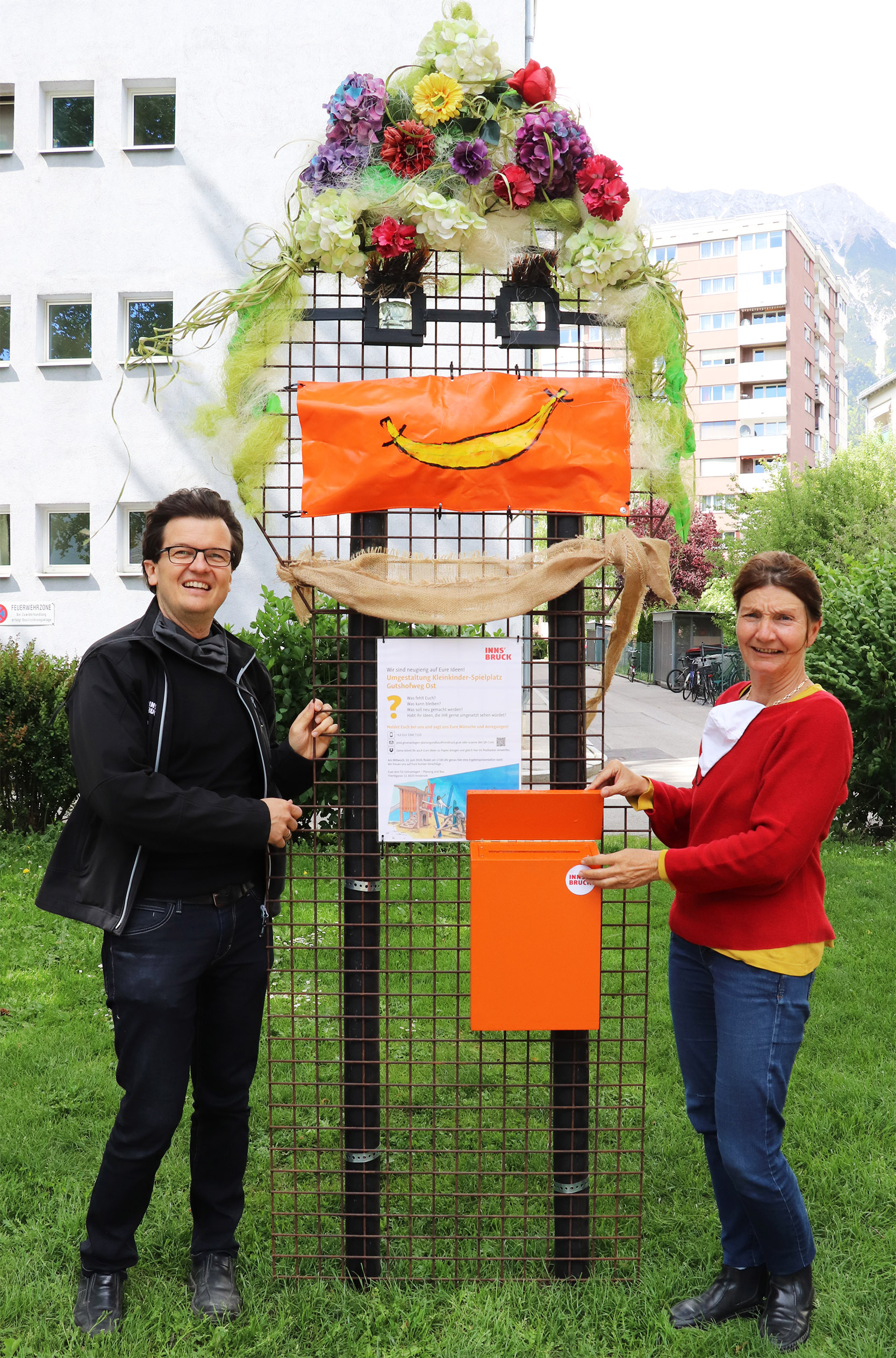 Referatsleiter Markus Pinter, Vizebürgermeisterin Uschi Schwarzl und "Cindy" freuen sich über viele kreative Ideen.