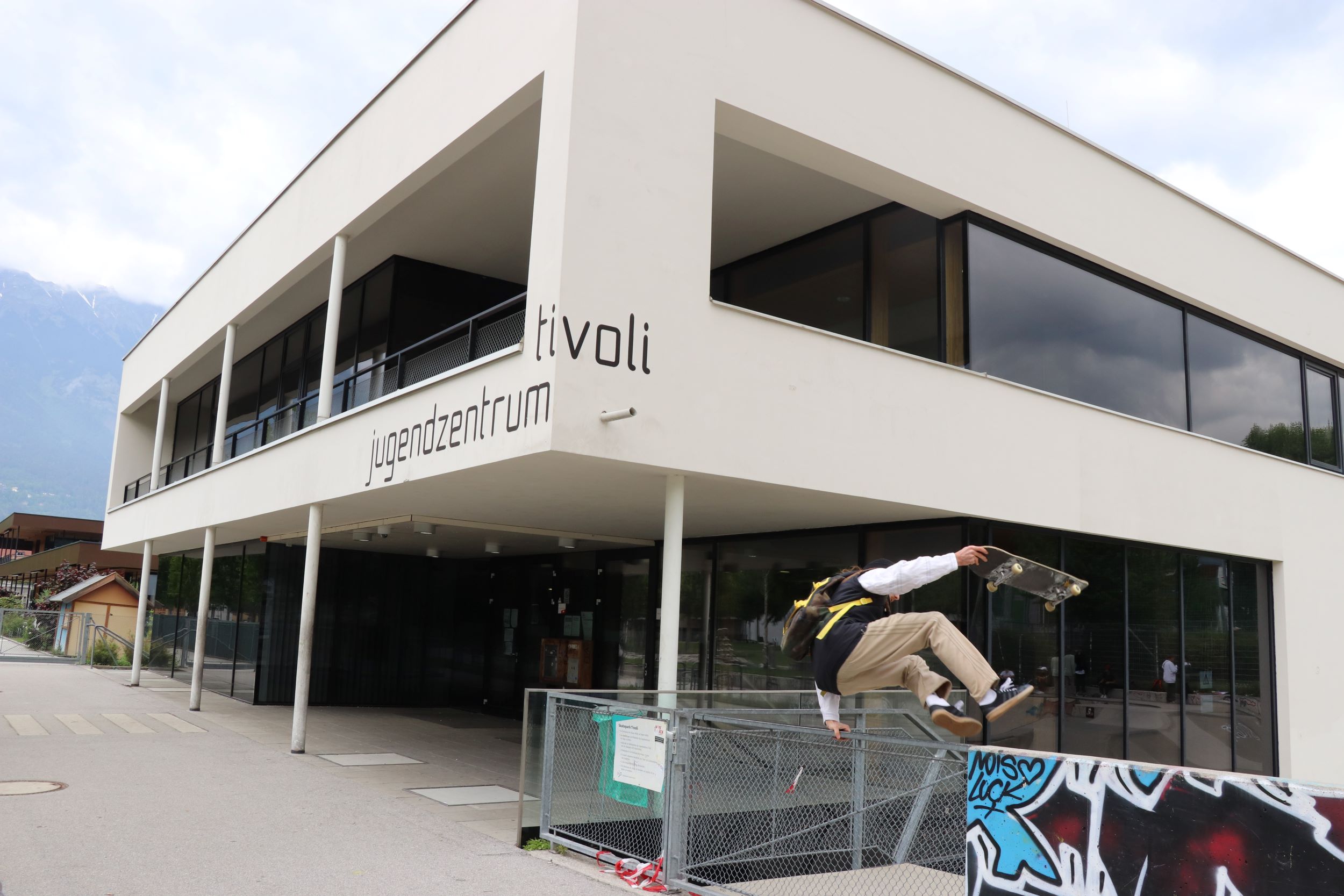 Endlich wieder ab ins JuZe: Ab 2. Juni sind die sechs städtischen Jugendzentren wieder eingeschränkt geöffnet.