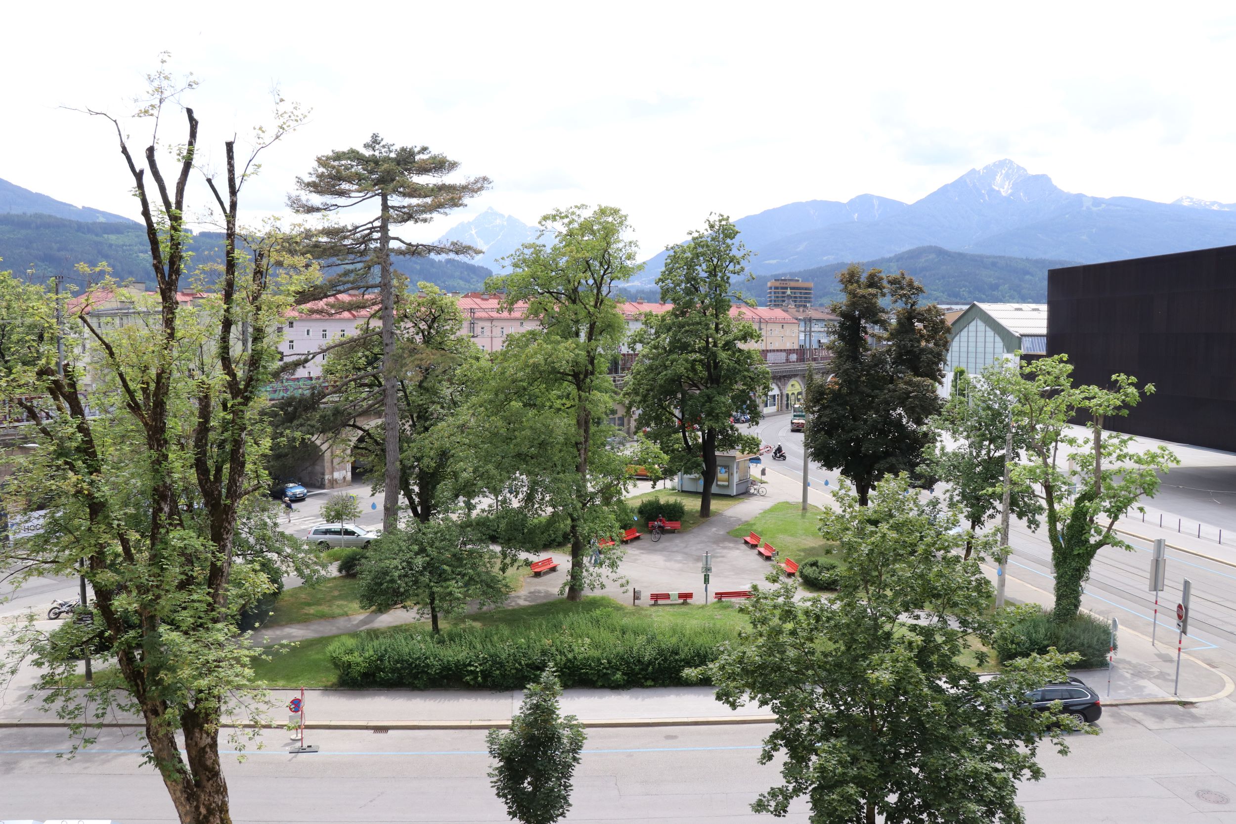 Platz mit Park bei der Messe sollen "cool" werden.