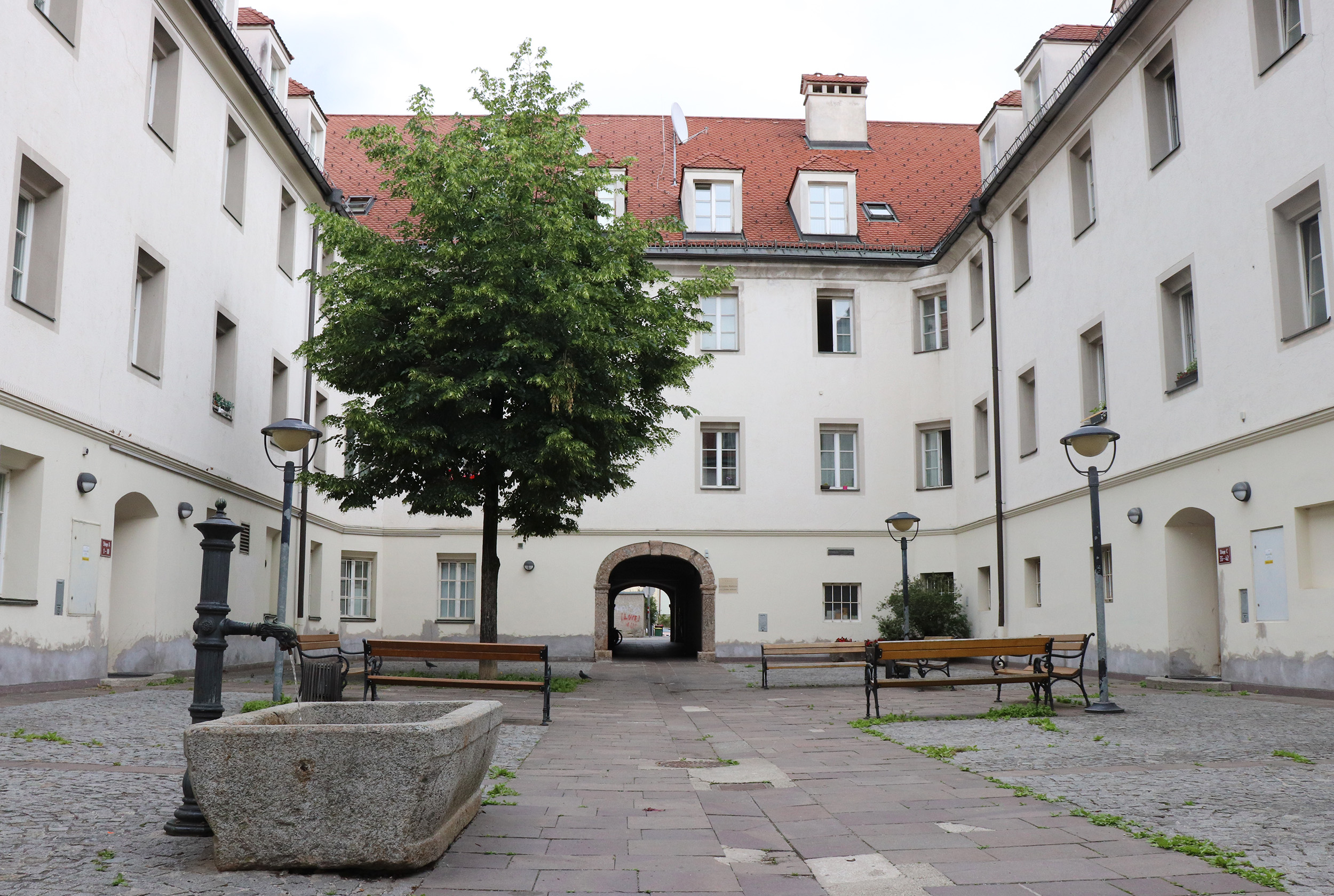 Der Innenhof des Turnushauses, Innsbrucks ehemaliges Seuchenhaus und Stadtgefängnis beim Waltherpark.