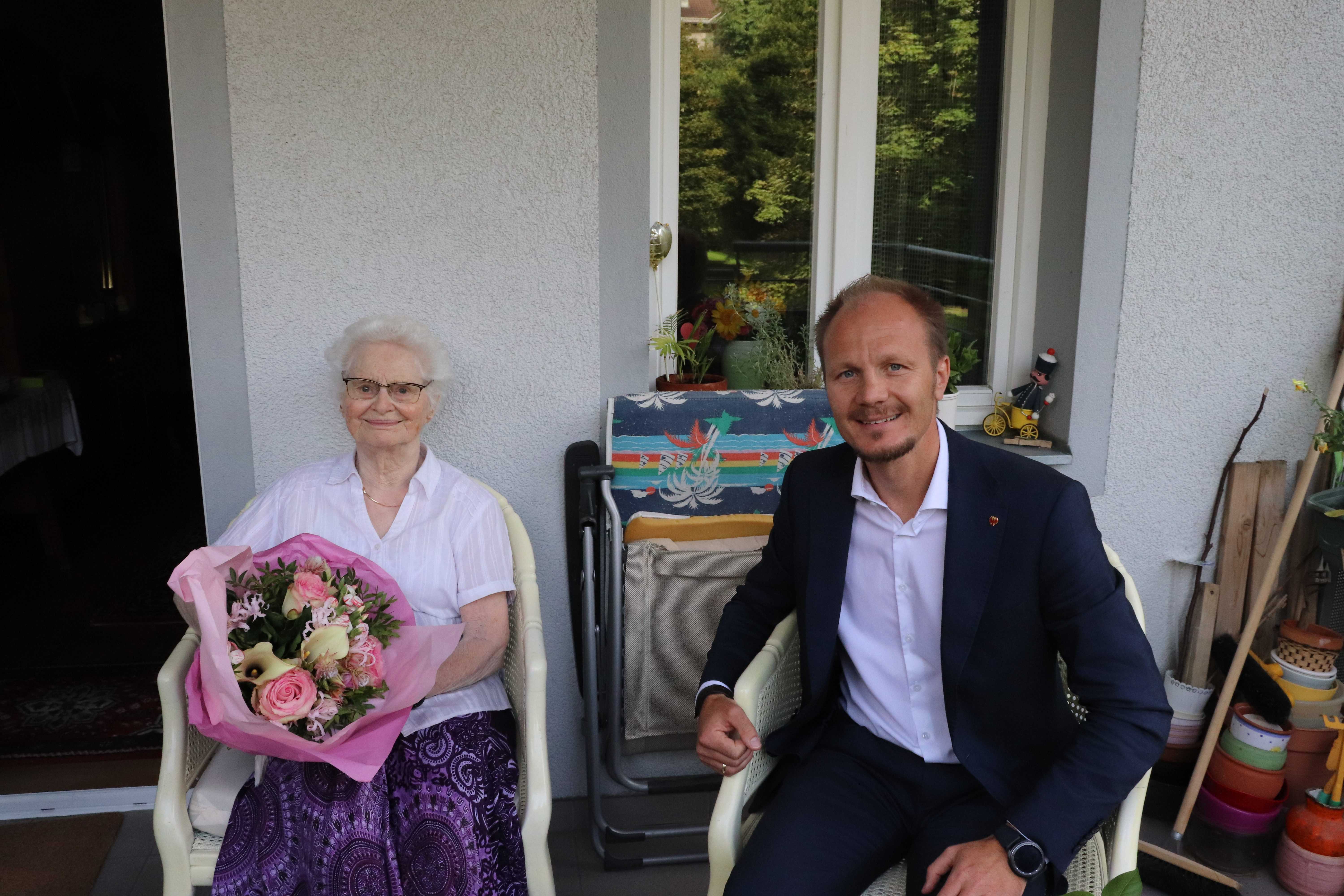 Vizebürgermeister Johannes Anzengruber überbrachte mit einem Strauß Blumen seine Glückwünsche.