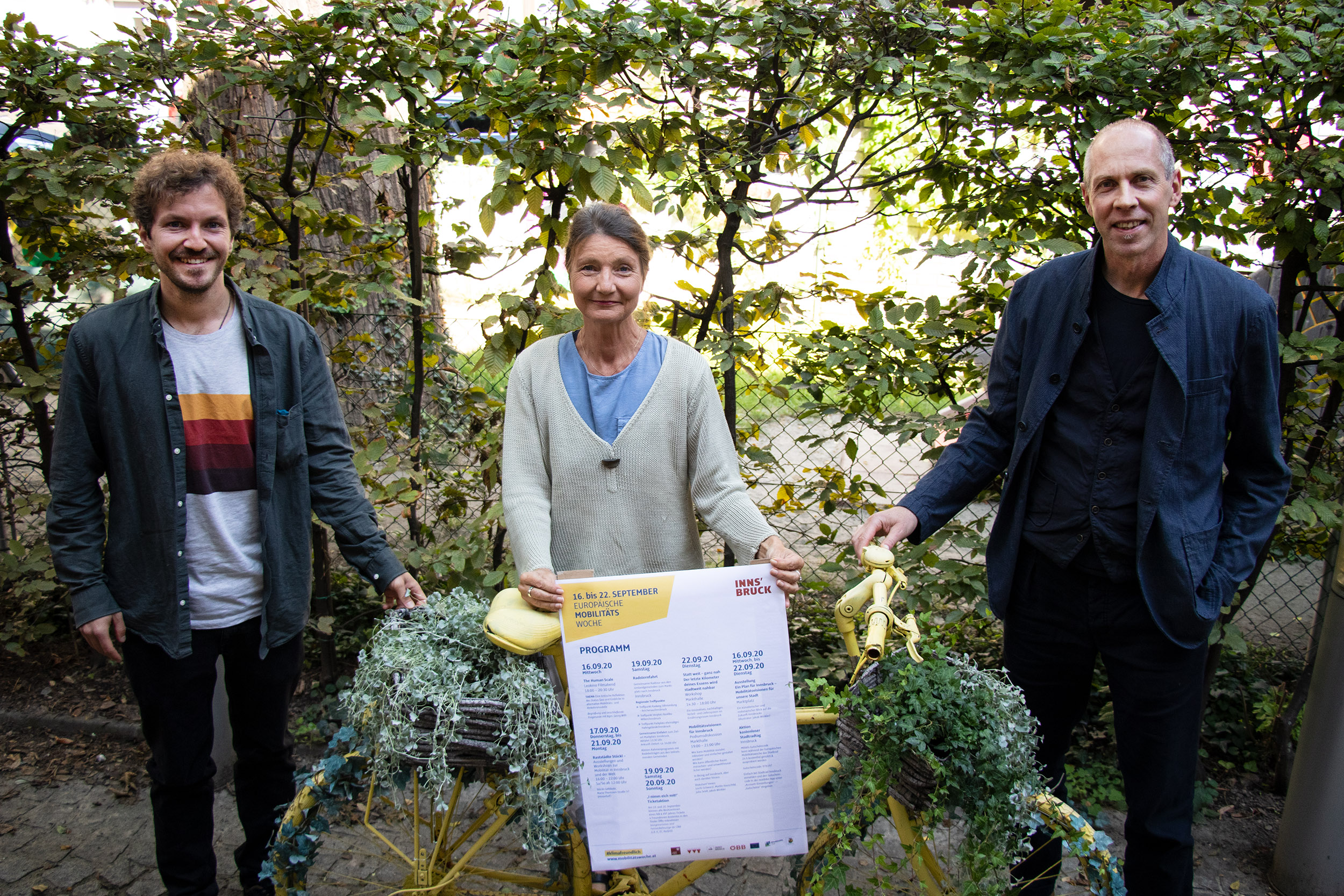 David Neumann vom Verein „Zukunftsschmiede“, Vizebürgermeisterin Uschi Schwarzl und der Geschäftsführer des Innsbruck Marketing, Bernhard Vettorazzi präsentieren die Highlights der „Europäischen Mobilitätswoche“.