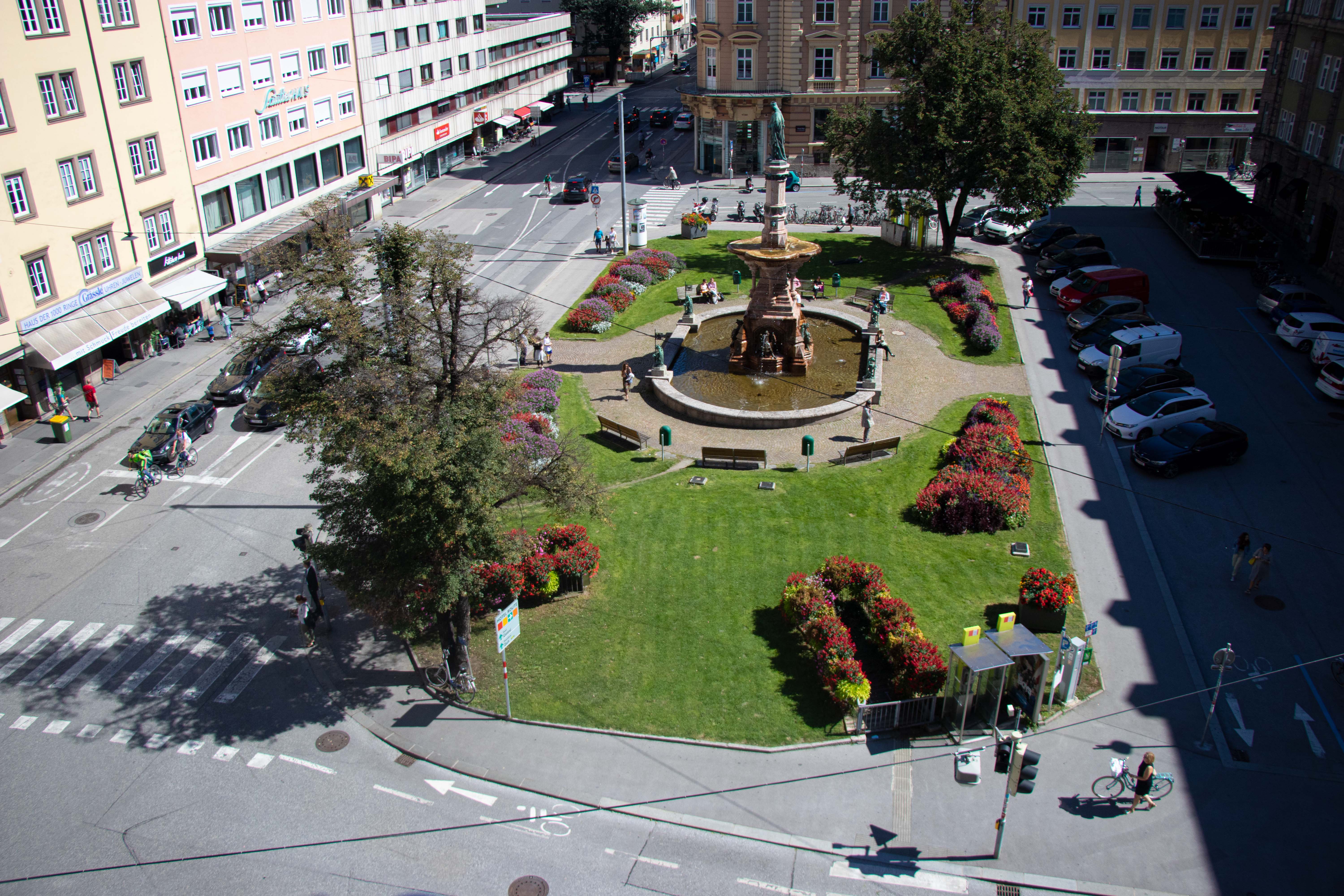 30 neue Bäume sollen zukünftig den beliebten Platz in der Innenstadt beschatten.