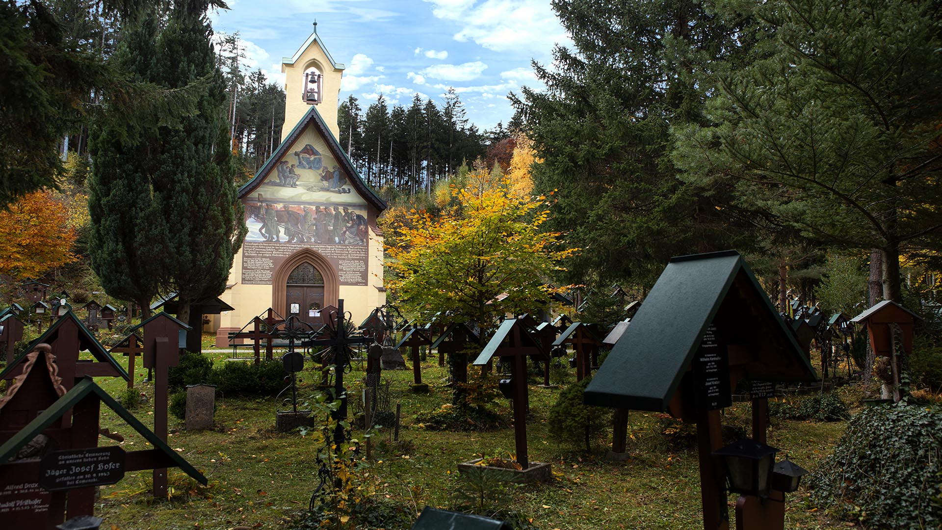 Eine der ersten Stationen führt zum Waldfriedhof am Tummelplatz.
