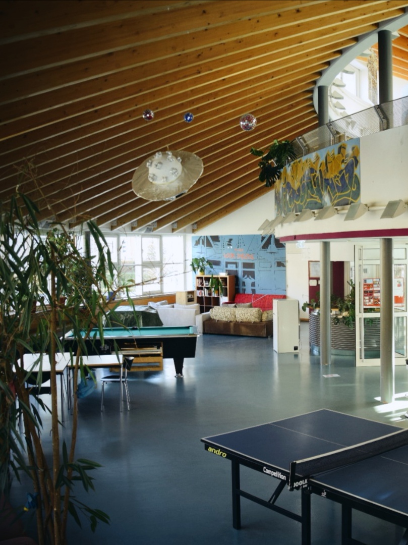 Raum für junge Menschen: Die Jugendzentren – wie hier das ISD-Jugendzentrum Hötting West – bieten Platz für Gespräche, Austausch, Spaß und Spiel.