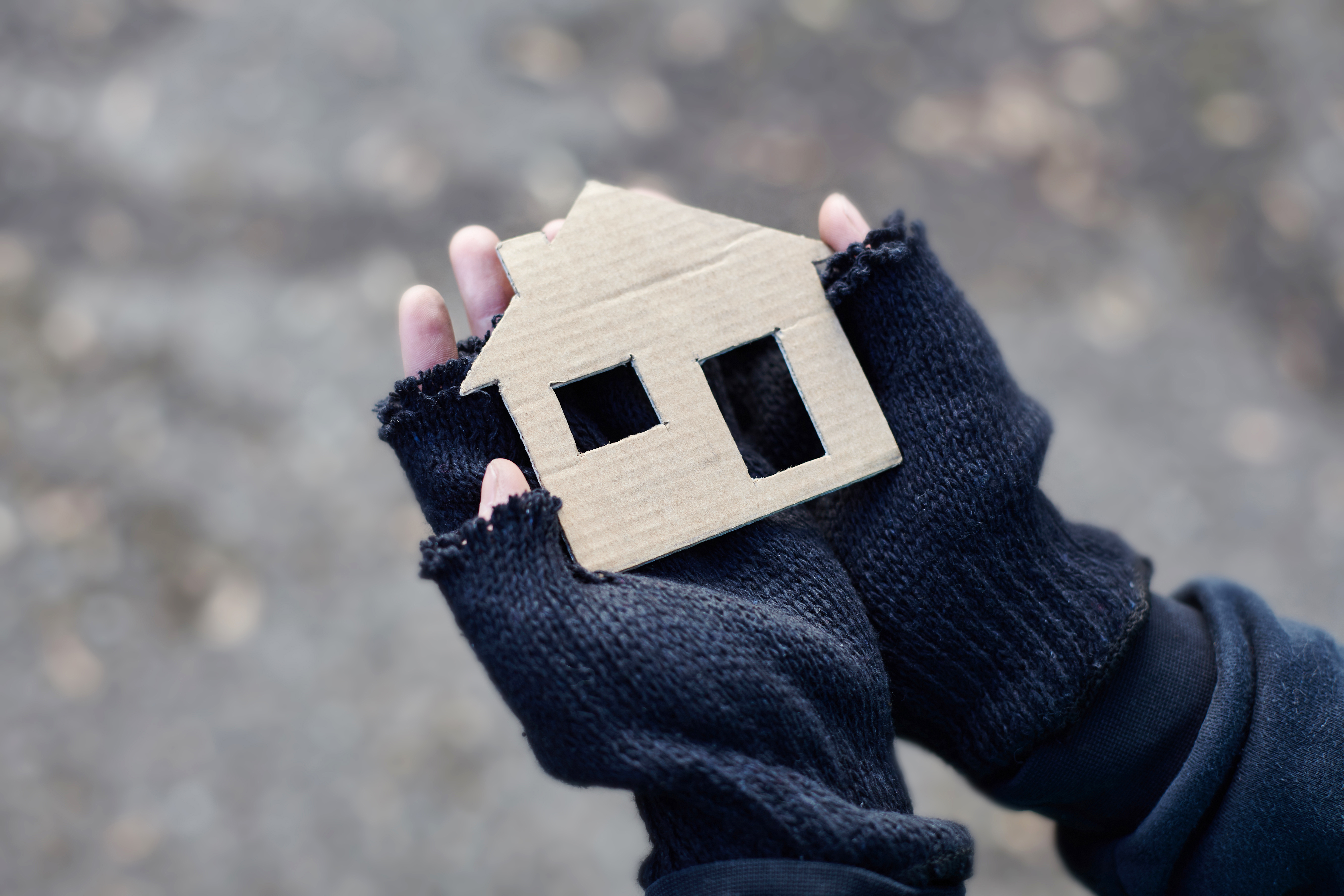 Die Gesellschaft hat den Auftrag für obdachlose Menschen zu sorgen. In Innsbruck sind die städtischen Einrichtungen Anlaufstellen für Unterstützung.