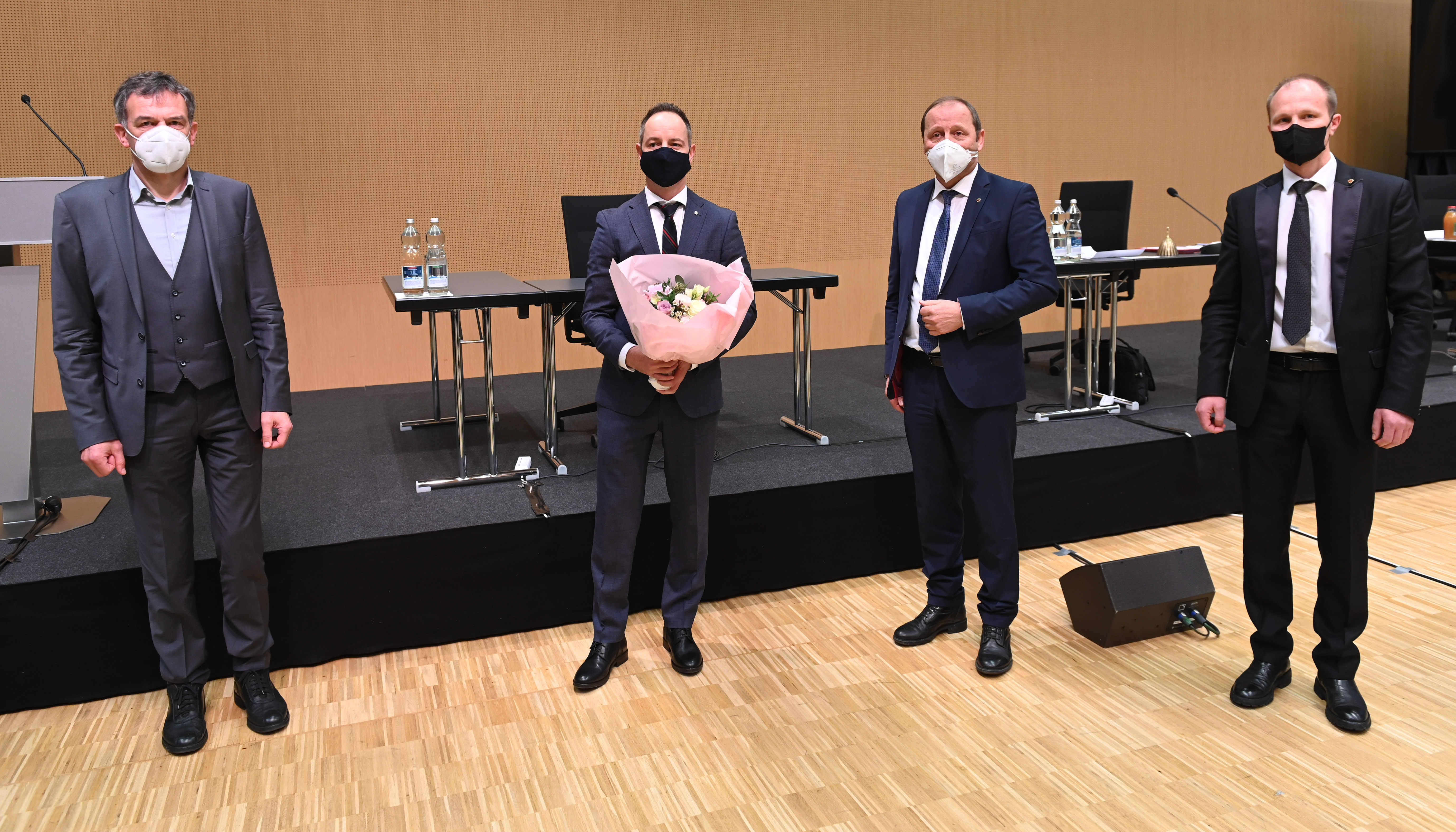 Angelobung des neu gewählten ersten Vizebürgermeisters (v. l.): Bürgermeister Georg Willi, 1. Bürgermeisterstellvertreter Markus Lassenberger, Landeshauptmann-Stellvertreter Josef Geisler und 2. Vizebürgermeister Johannes Anzengruber