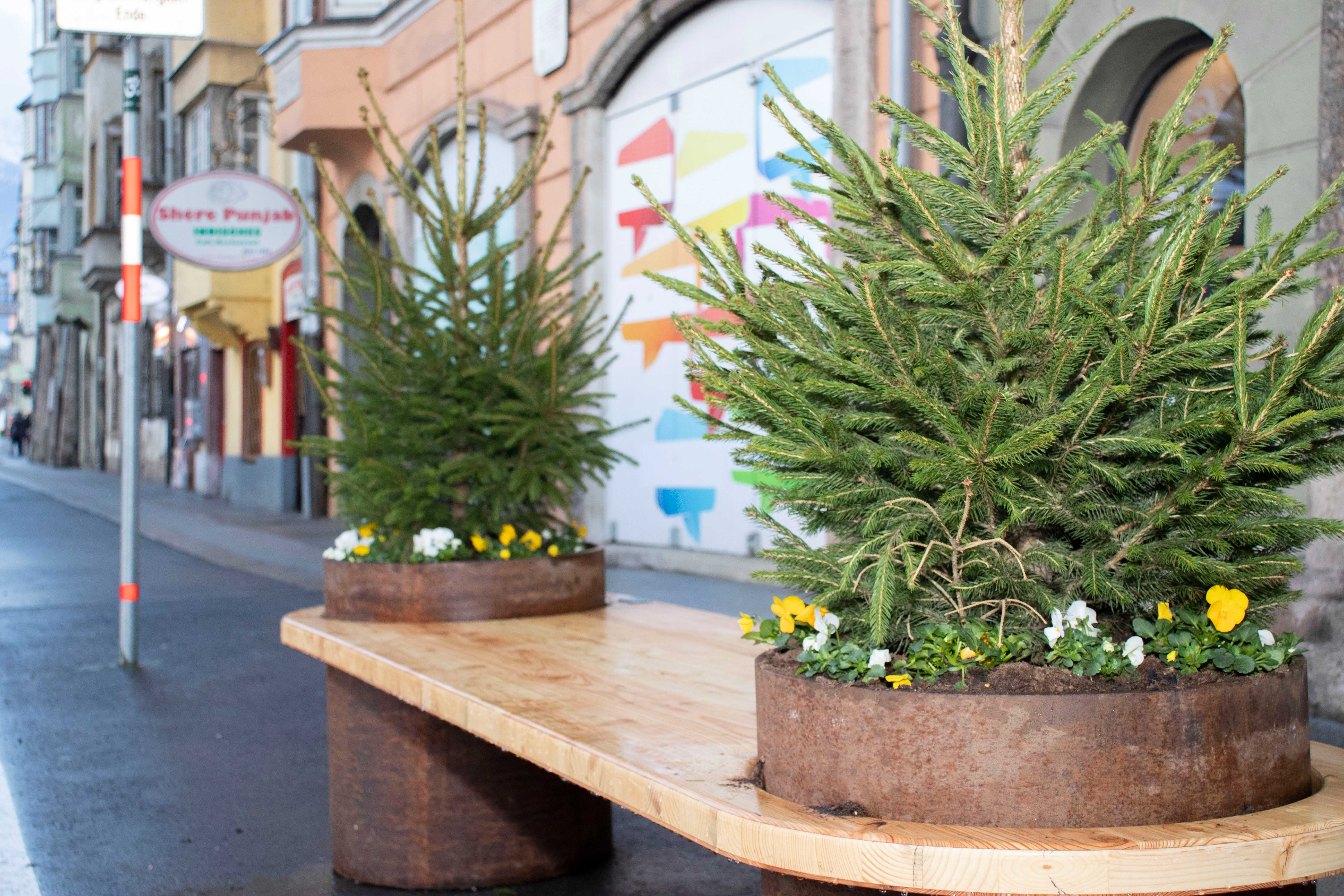Die neuen Sitzbänke laden zum Verweilen an der Innstraße ein.