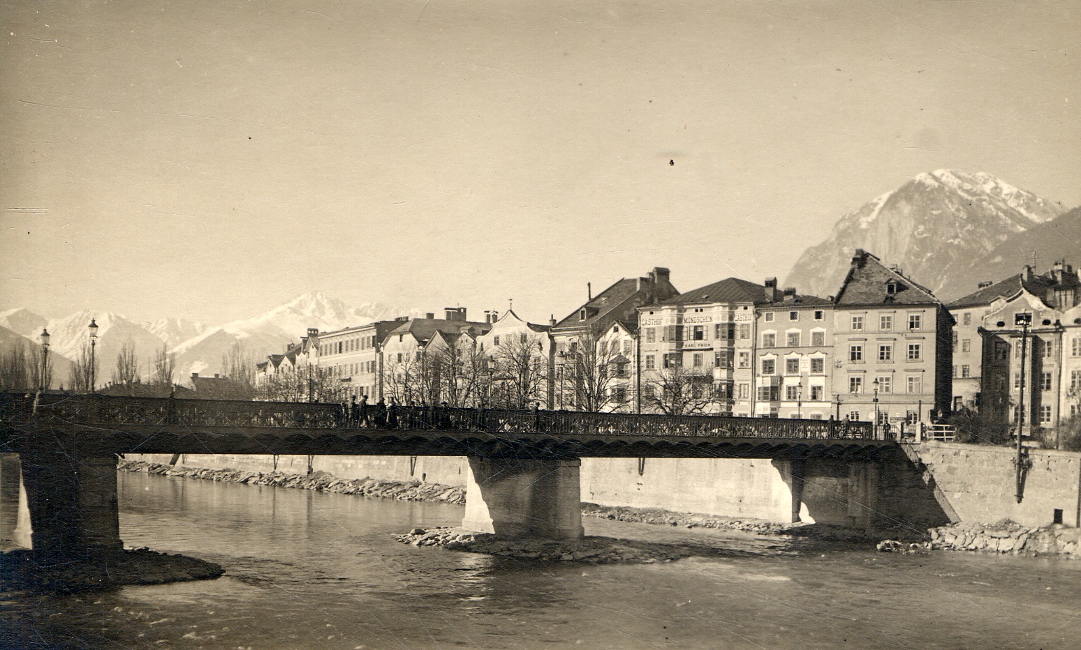 Blick auf den Inn, die Innbrücke und Mariahilf, 1920.