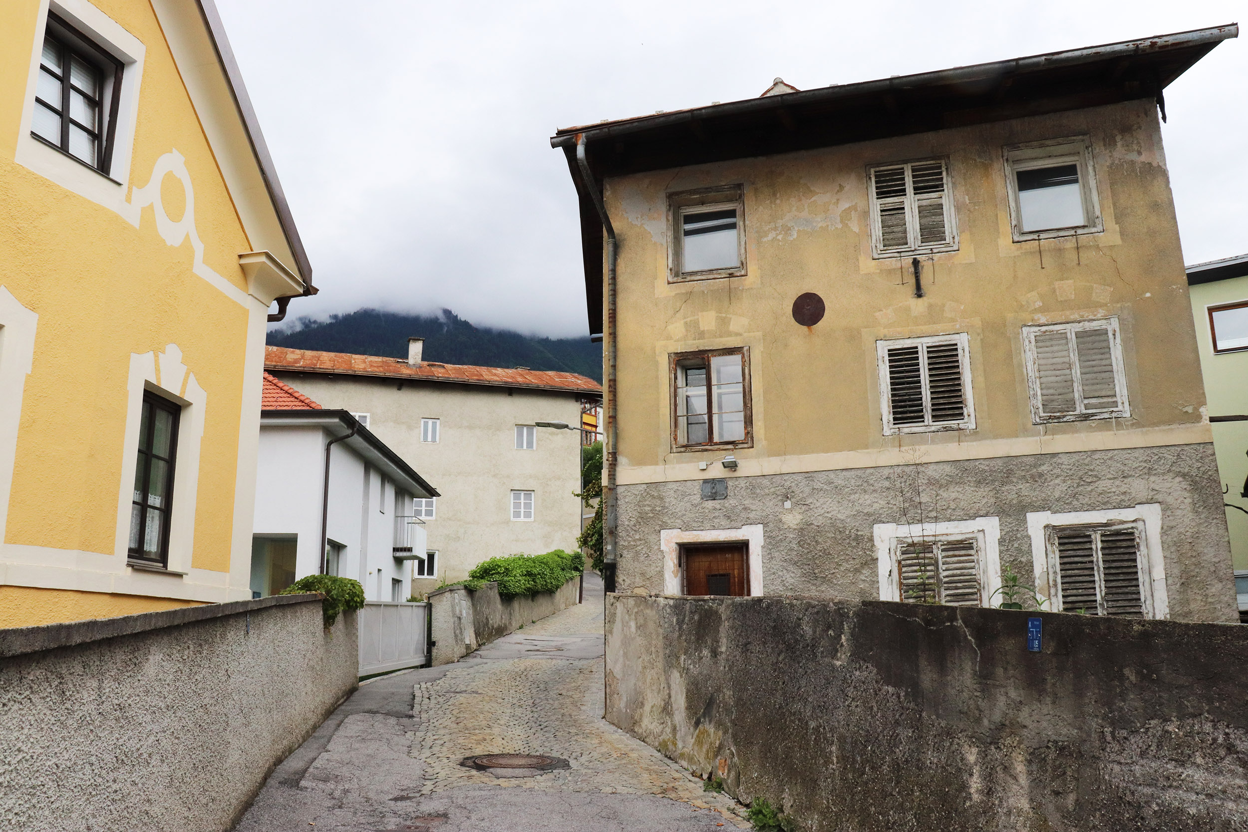 Einer von drei Stadtspaziergängen zum Thema Migration führt durch den Stadtteil St. Nikolaus - hier die Bäckerbühelgasse.