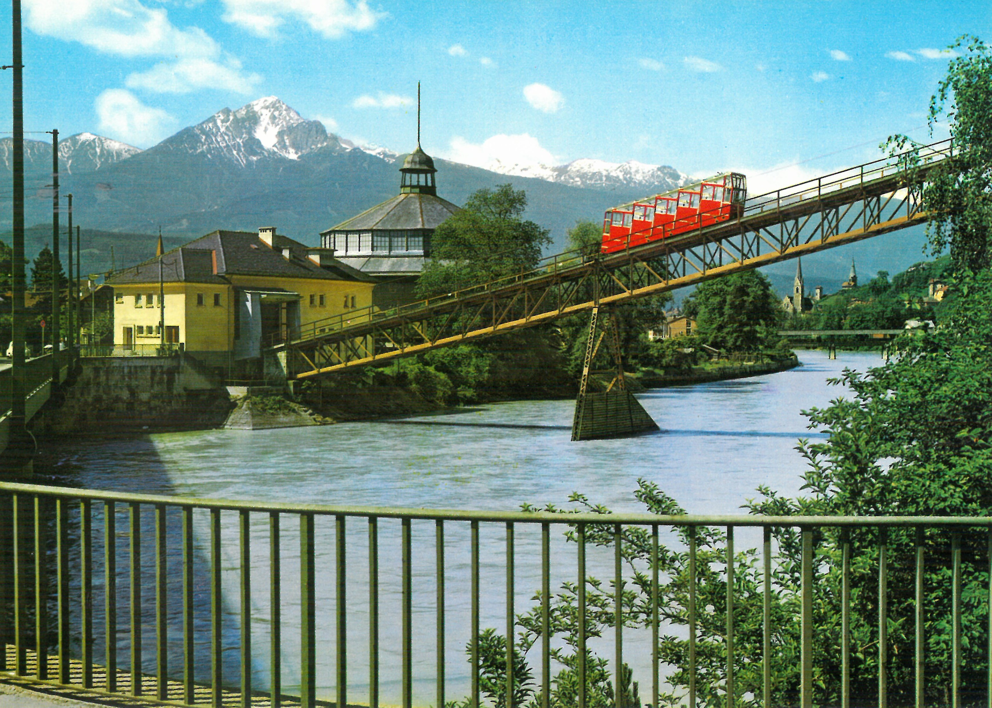 Bis 15. Juni zeigen junge Menschen in einer Ausstellung die Entwicklung von der ehemaligen zur jungen Talstation.