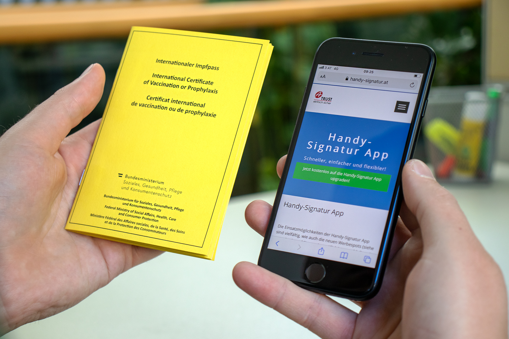 Jeweils dienstags und donnerstags von 15.00 bis 17.00 Uhr können sich InnsbruckerInnen ihre Genesungszertifikate im Bürgerservice der RathausGalerien ausdrucken lassen.