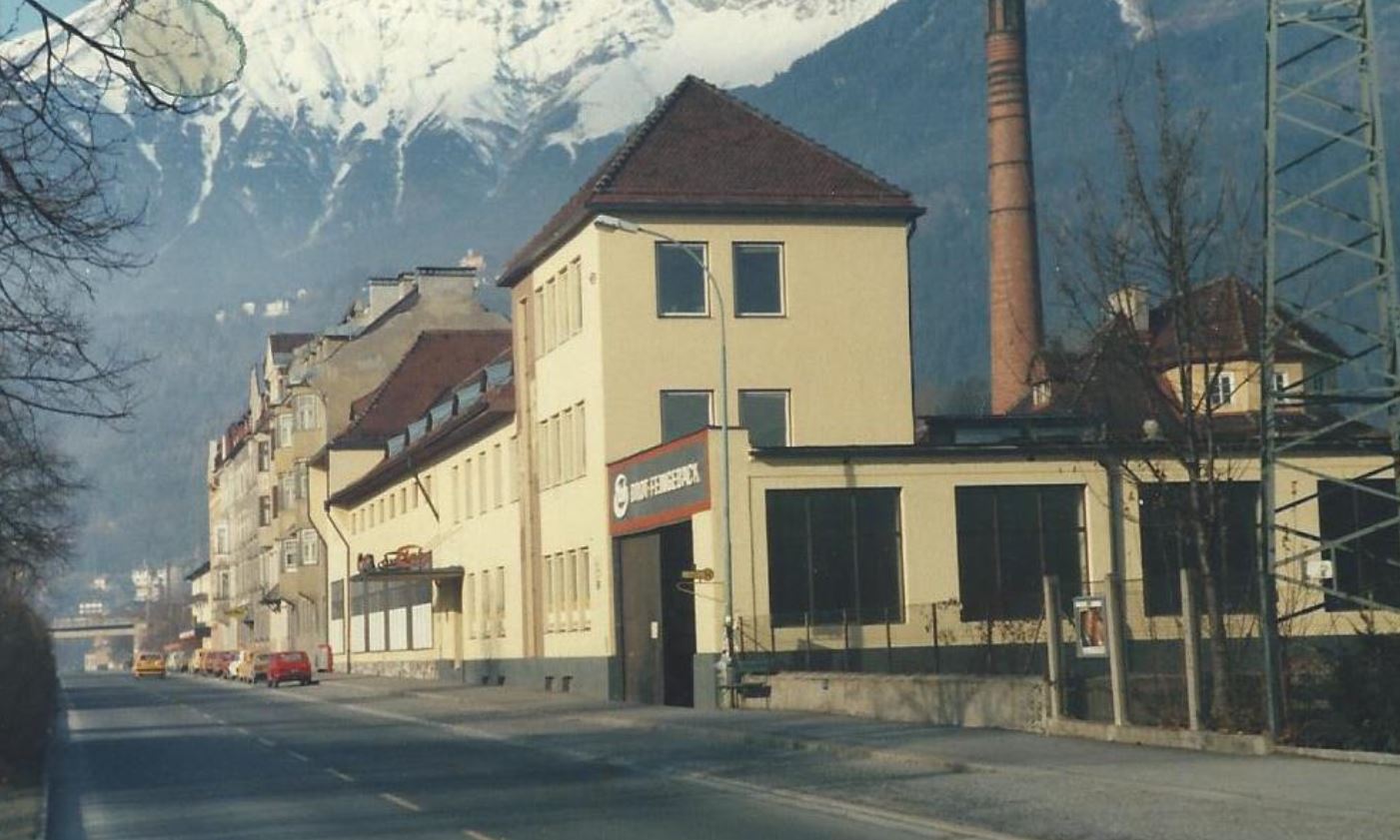 Die ETAB an der Haller Straße in den 1980er-Jahren – ein Bild, das vielen InnsbruckerInnen noch sehr vertraut ist.