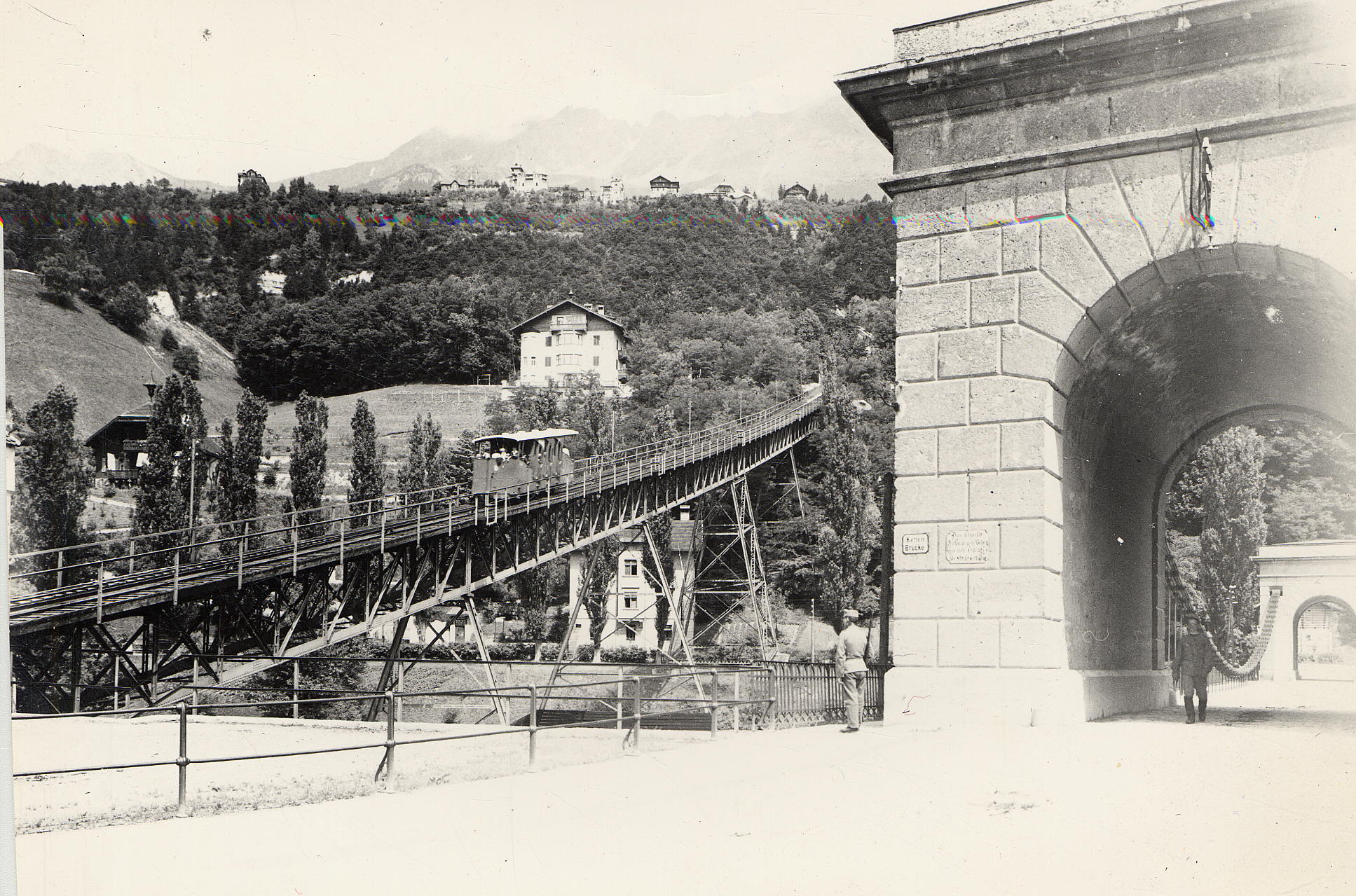Hungerburgbahn mit Kettenbrücke, 1915.