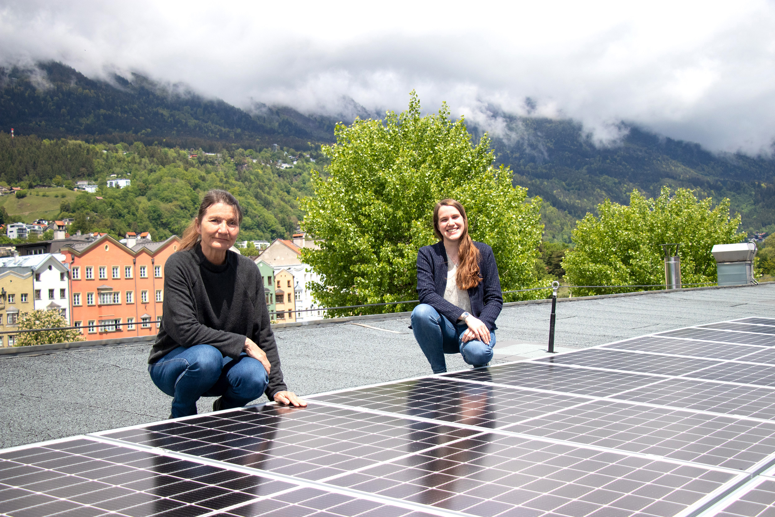 Stadträtin Uschi Schwarzl und Nadine Winzer (Referat Verkehrs- und Umweltmanagement) rufen zur Teilnahme am Umwelt- und Nachhaltigkeitspreis auf.