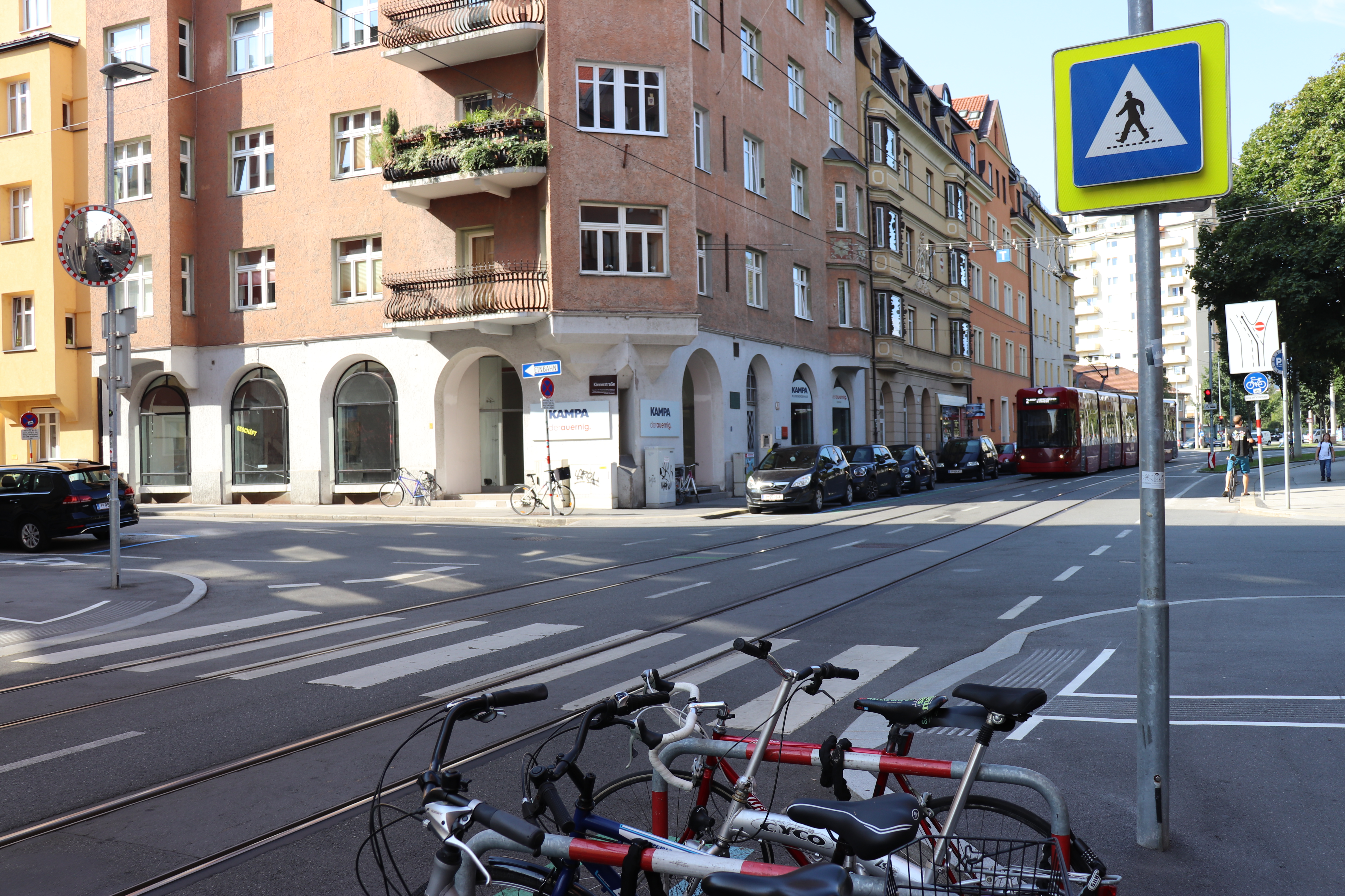 Im Kreuzungsbereich Defreggerstraße/Körnerstraße im Bereich des Rapoldiparks kommt es zur zweitweisen Änderung der Parkordnung.