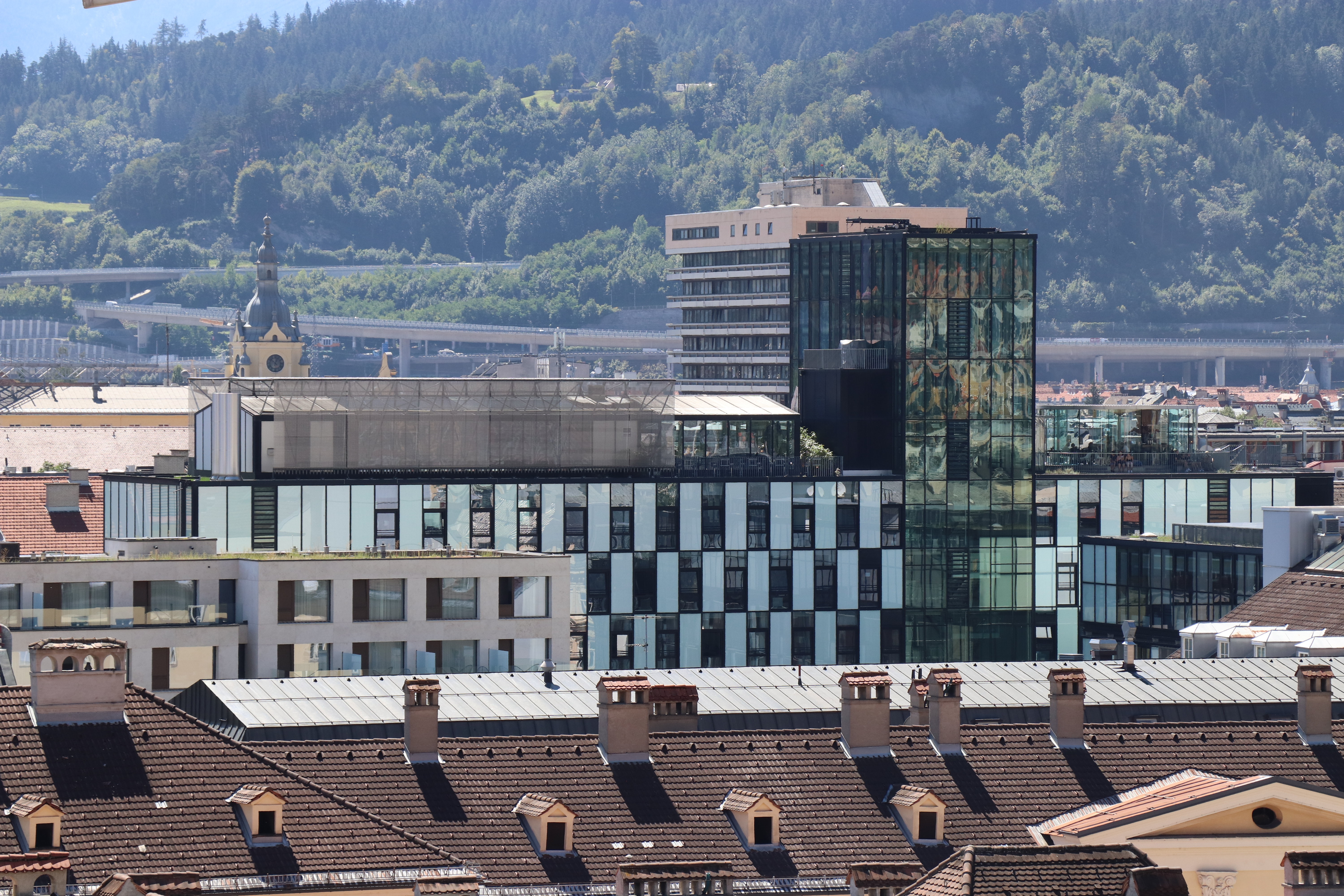Im 6. Stock des Innsbrucker Rathauses haben Interessierte die Möglichkeit, ihre Stimme abzugeben und Volksbegehren zu unterzeichnen.