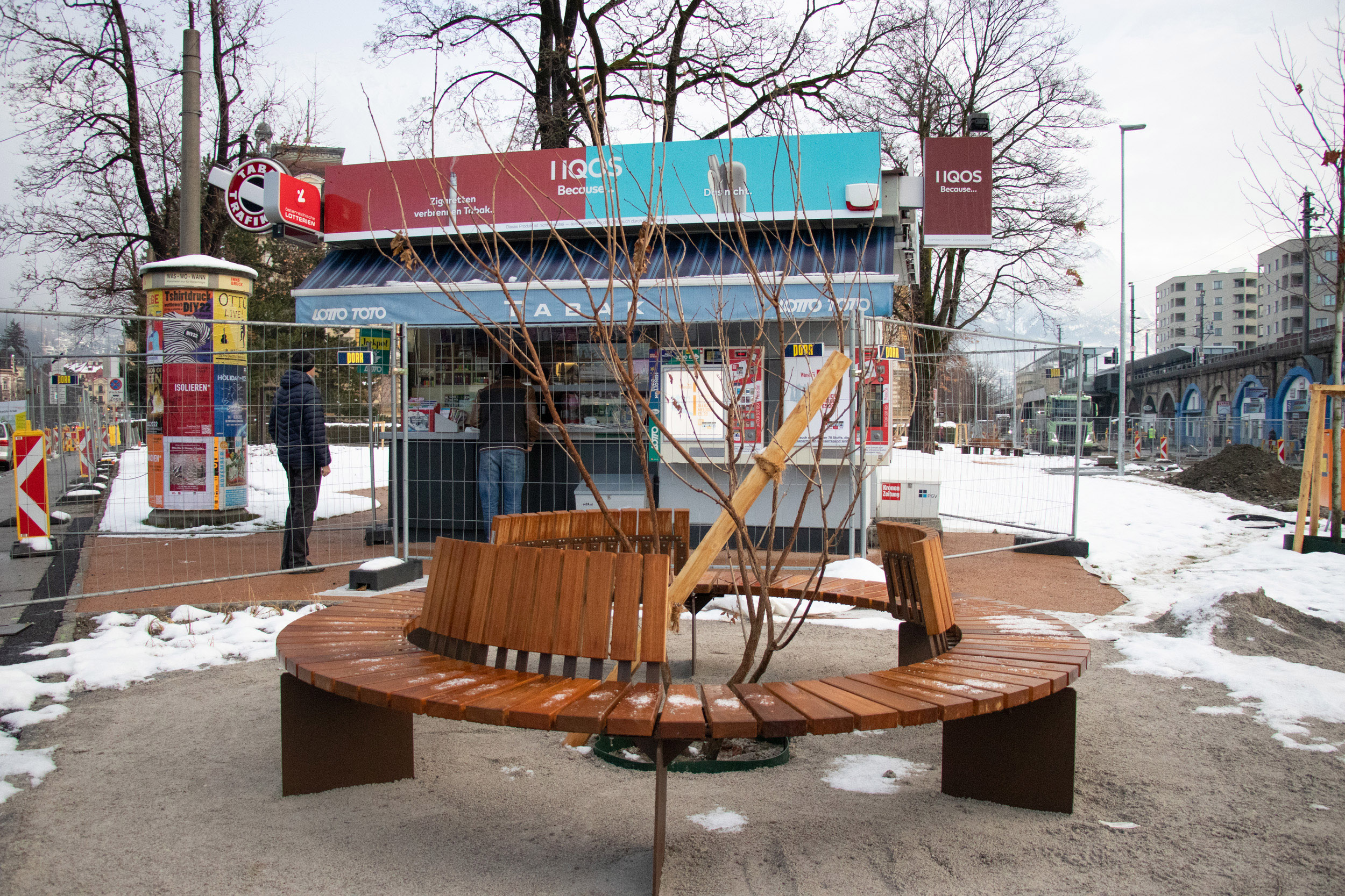 Auch der kleine Platz vor der Trafik wurde in den Park integriert.