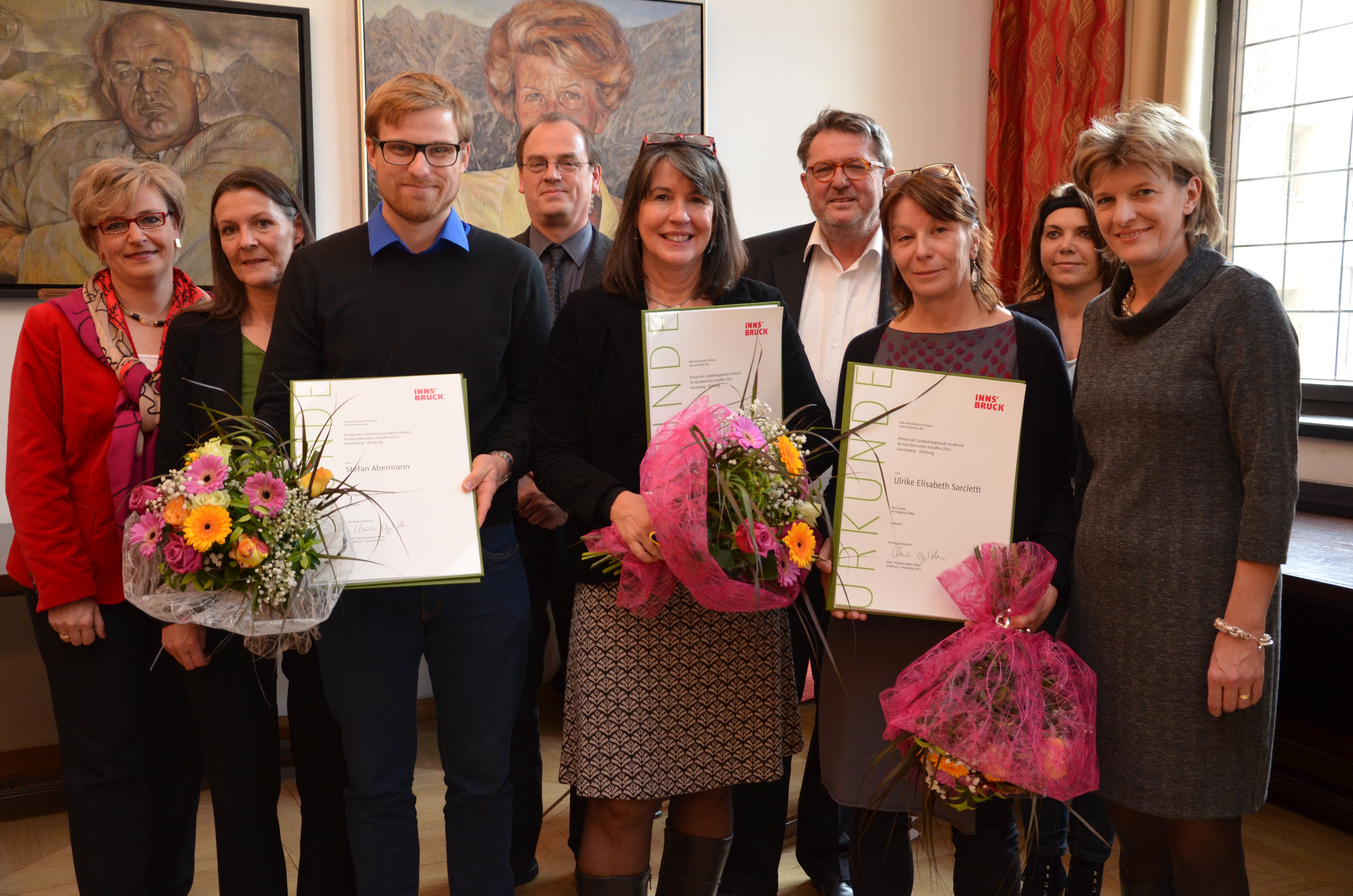 Preis für künstlerisches Schaffen 2014: Die Erstplatzierten Stefan Abermann (Erzählende Dichtung), Erika Wimmer (Dramatische Dichtung) und Ulrike Elisabeth Sarcletti (Lyrik) mit den VertreterInnen der Jury Irene Prugger, Elias Schneitter und Univ.-Prof. Dr. Sebastian sowie Abteilungsleiterin Mag.a Birgit Neu, Kulturamtsleiterin Maria-Luise Mayr und Bürgermeisterin Mag.a Christine Oppitz-Plörer.