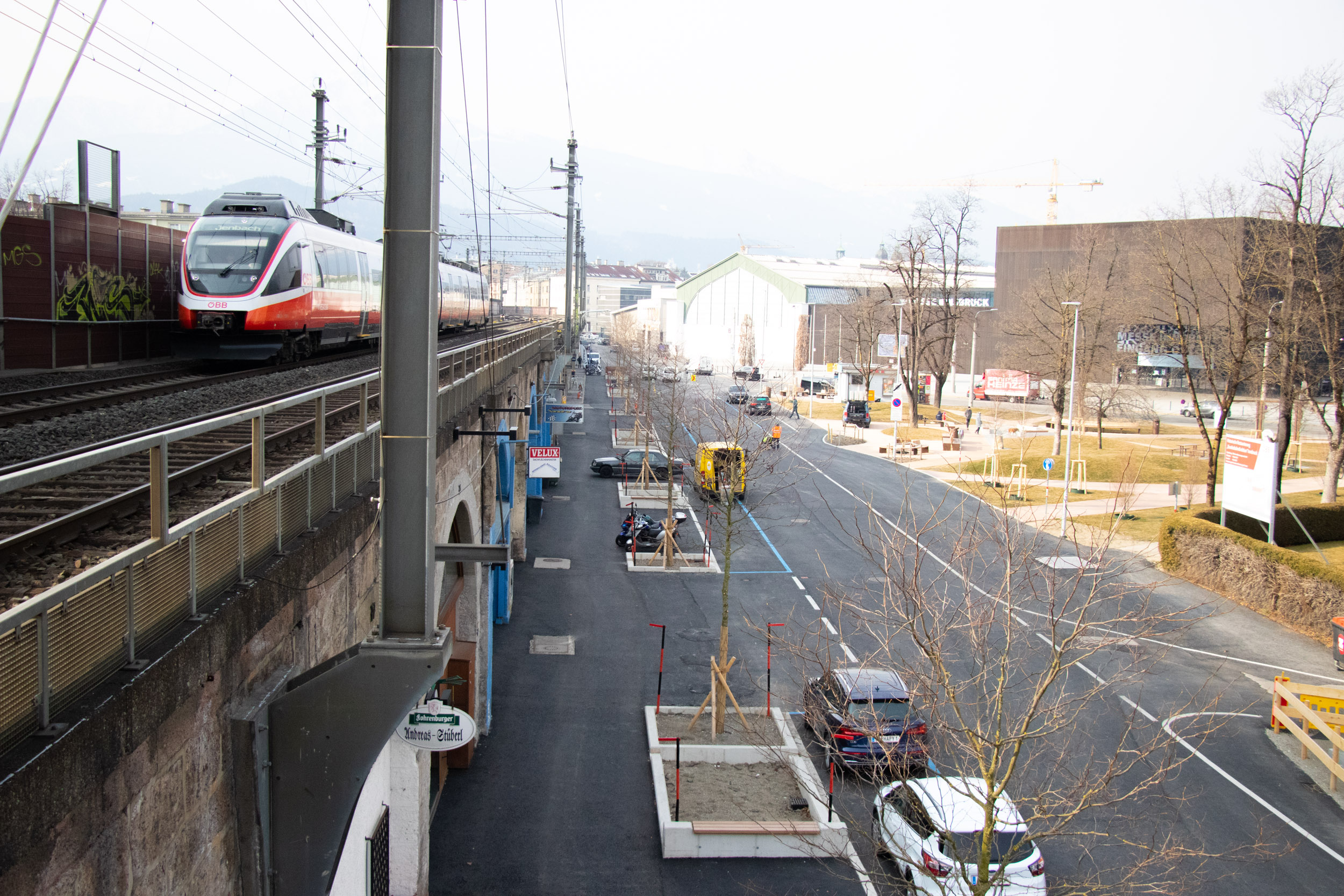 Städtische MitarbeiterInnen sammeln fleißig Bahnkilometer, während die Neugestaltung rund um die Messe in die Zielgerade biegt.