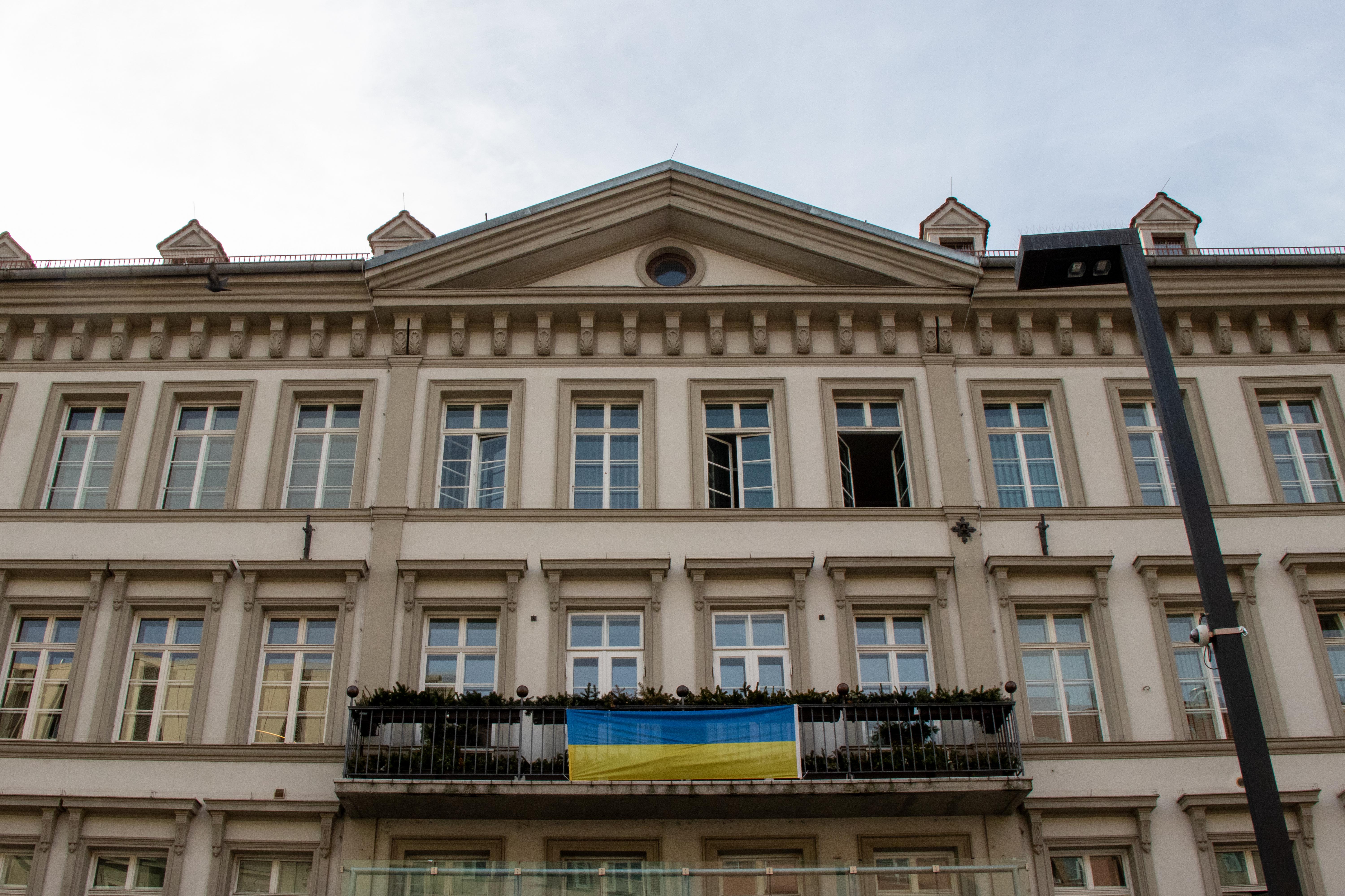 Hilfe in der Not: Den Innsbrucker Haushalten wird in den kommenden Tagen ein Postwurf zur Ukraine zugestellt, der die wichtigsten Kontakte zusammenfasst.