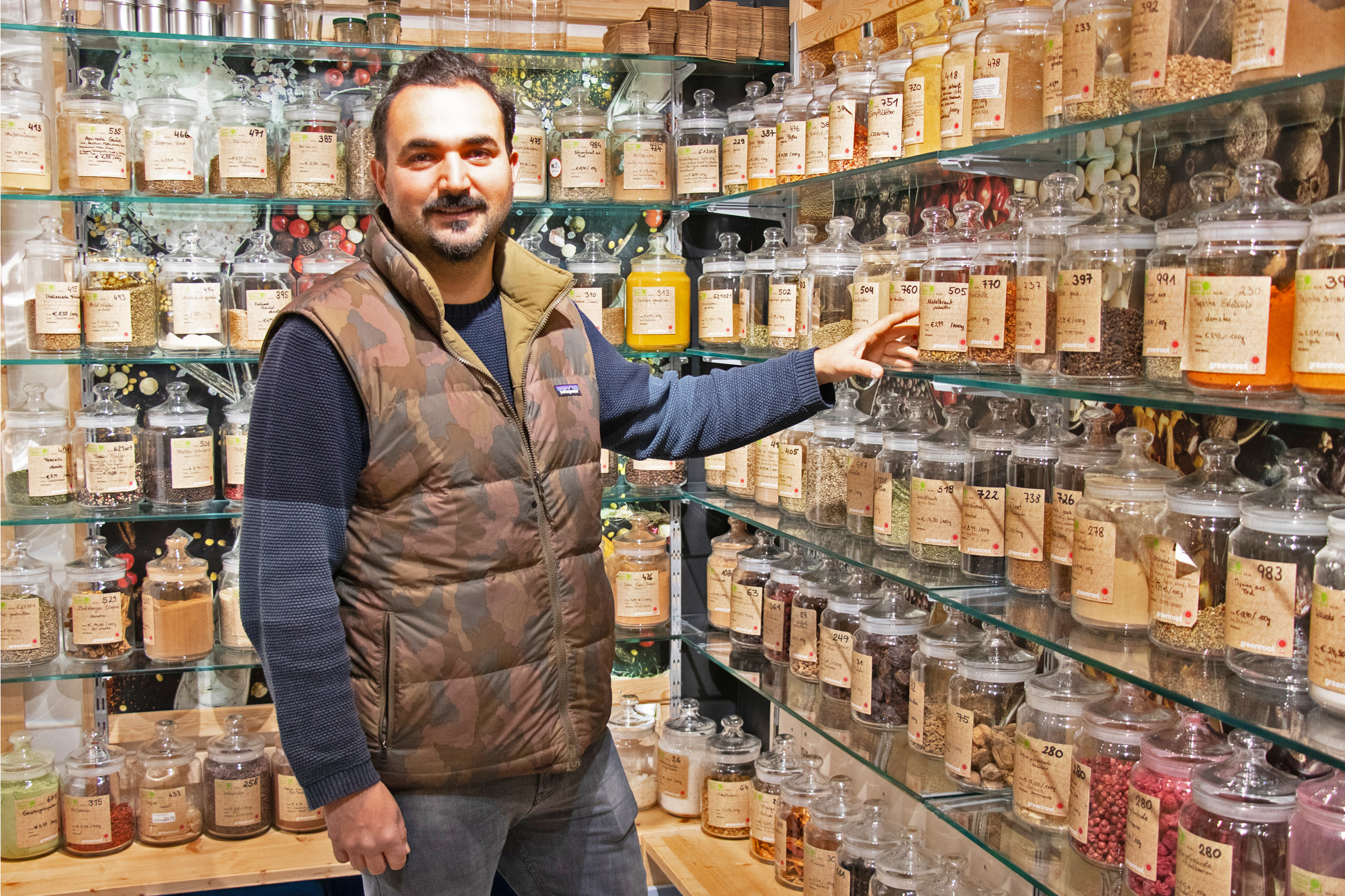 Engin Dogan hat das „Greenroot“, ein nachhaltiges Lebensmittelgeschäft am Marktgraben, aufgebaut.