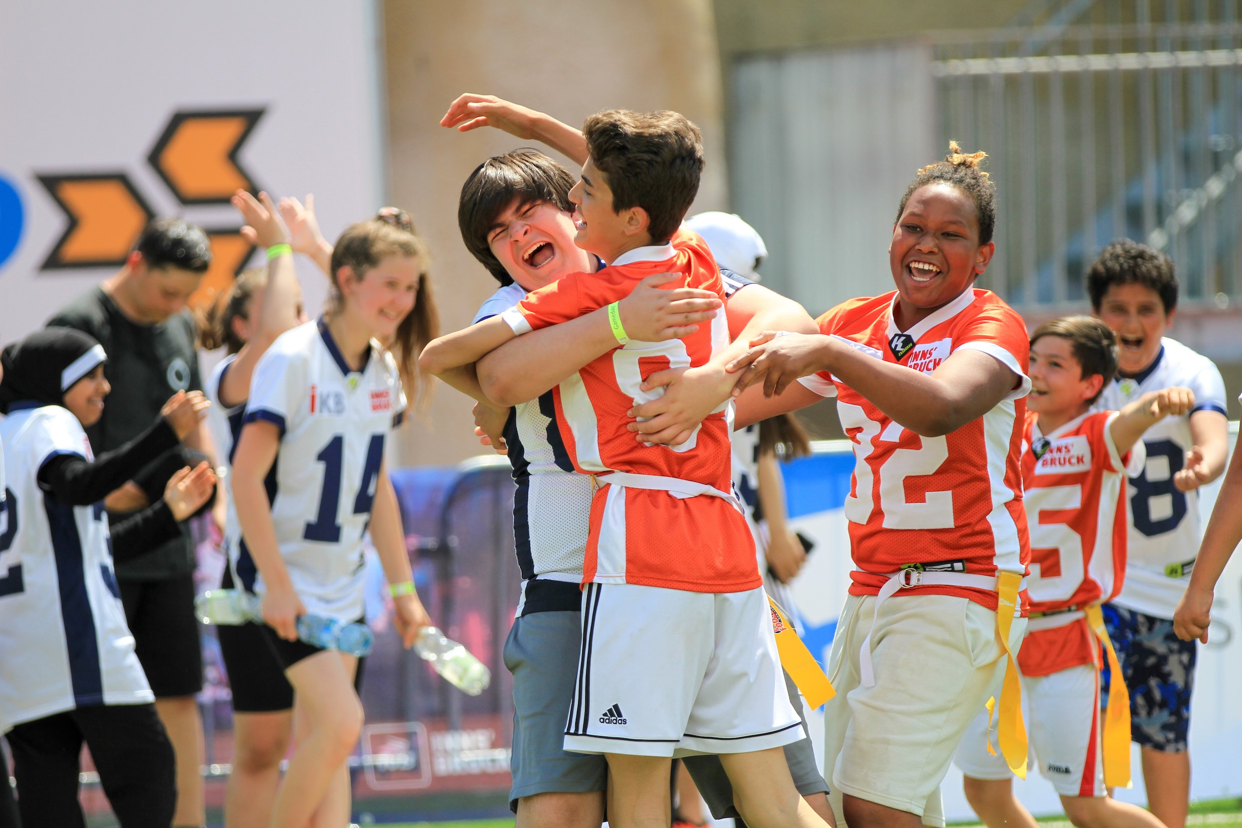 Begeisterte Kinder bei der Flag Football Schülerliga Innsbruck am 19. Mai.
