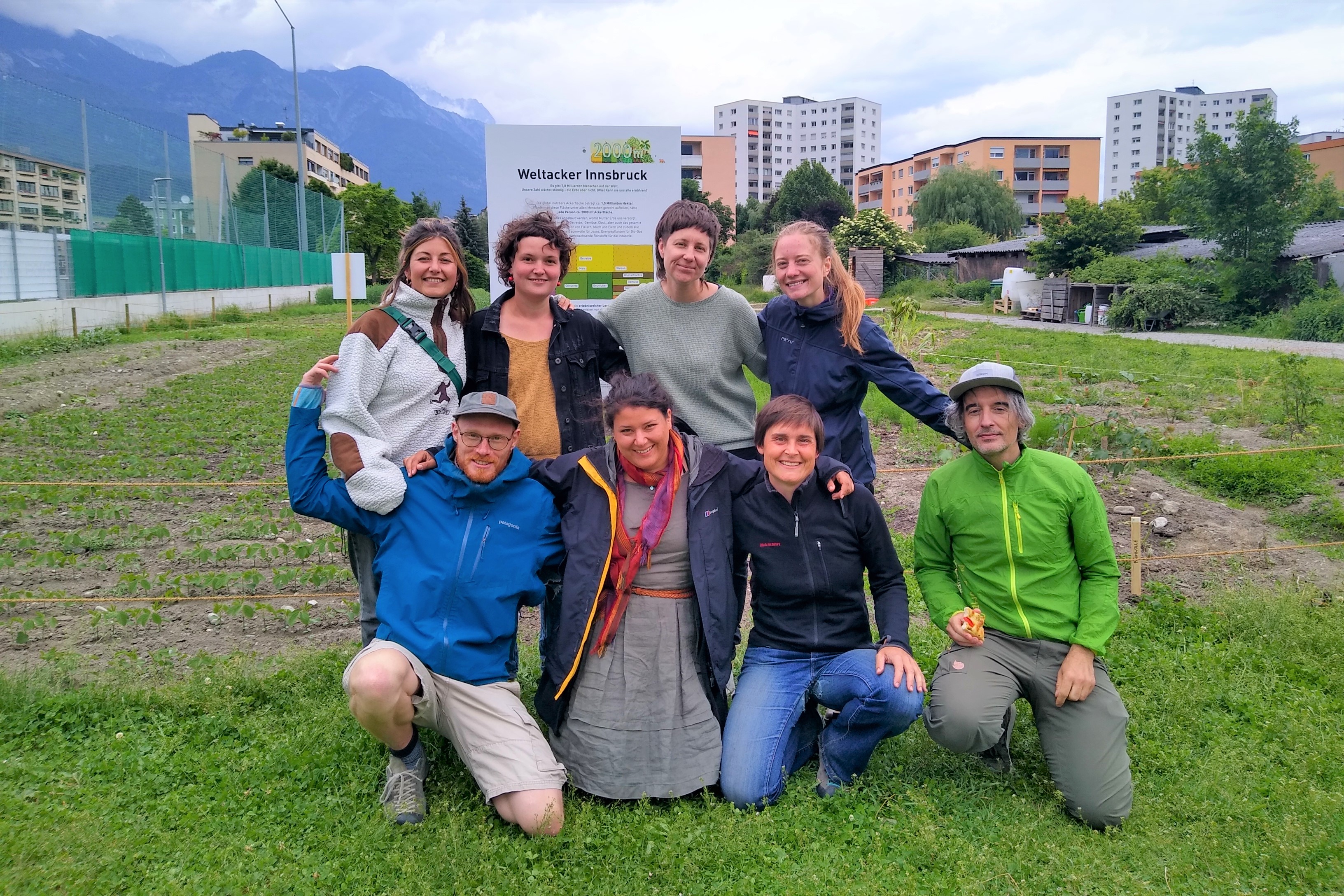 Das Team von „feld:schafft“ freut sich über alle Interessierten, die sich den fairen Anbau aus nächster Nähe anschauen wollen.