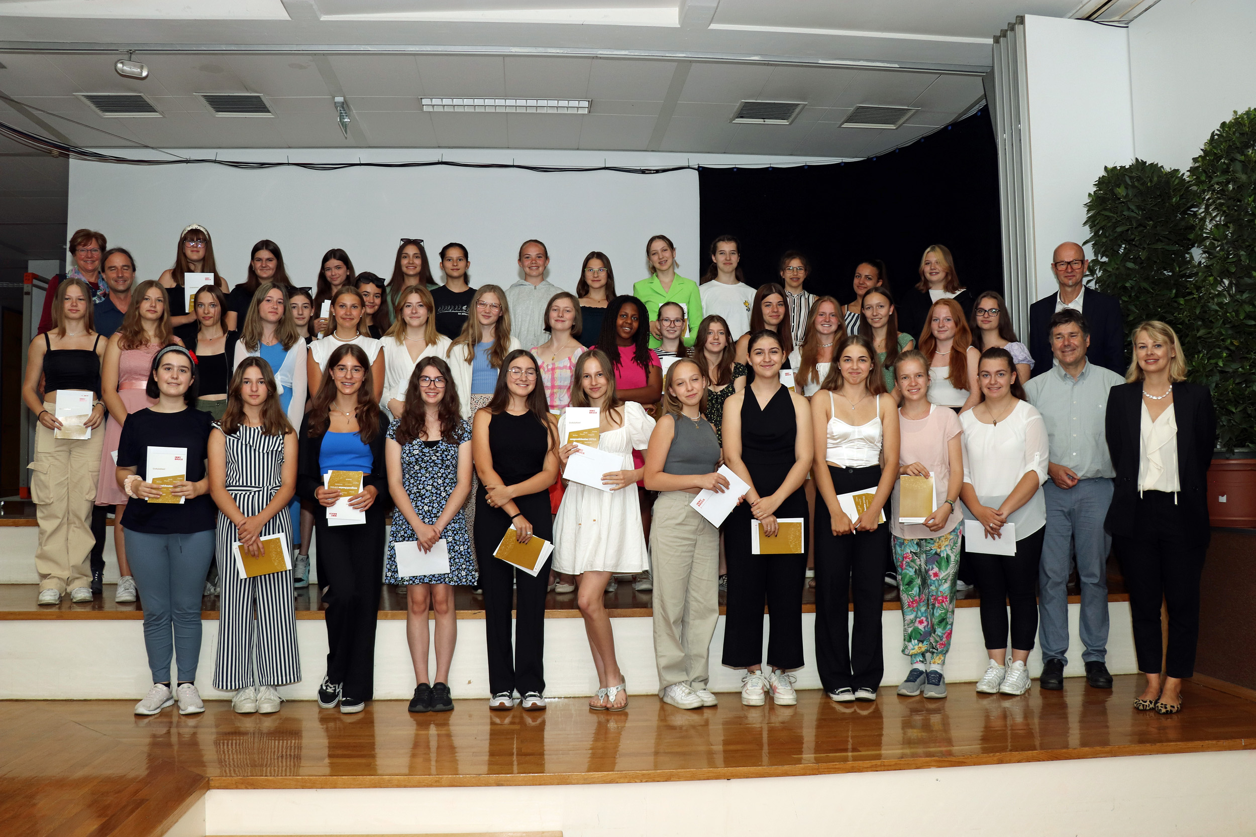 Die SchülerInnen der Mittelschule Kettenbrücke.
