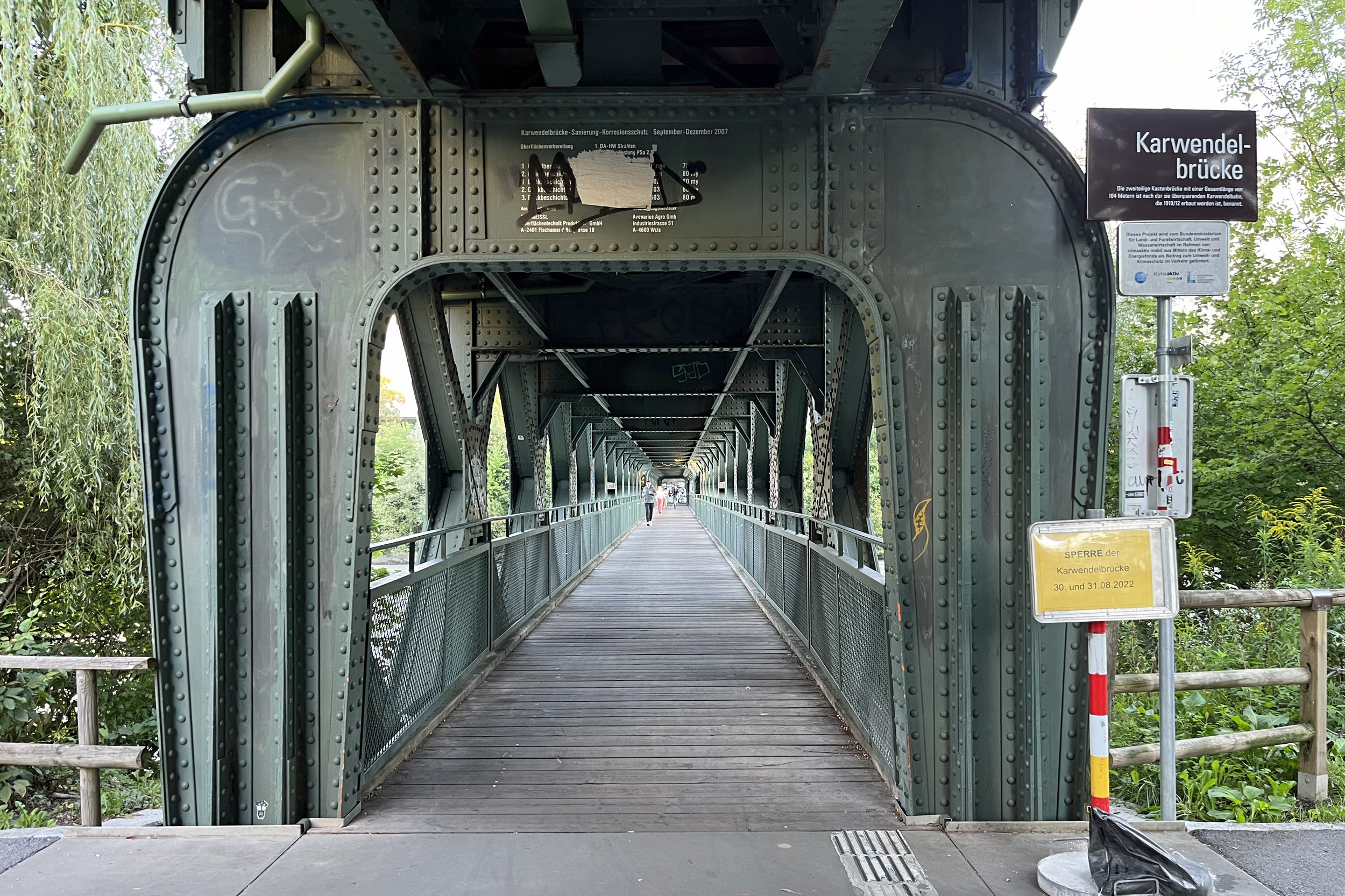Instandsetzungsarbeiten an der Karwendelbrücke machen am 30. und 31. August eine Sperre erforderlich.