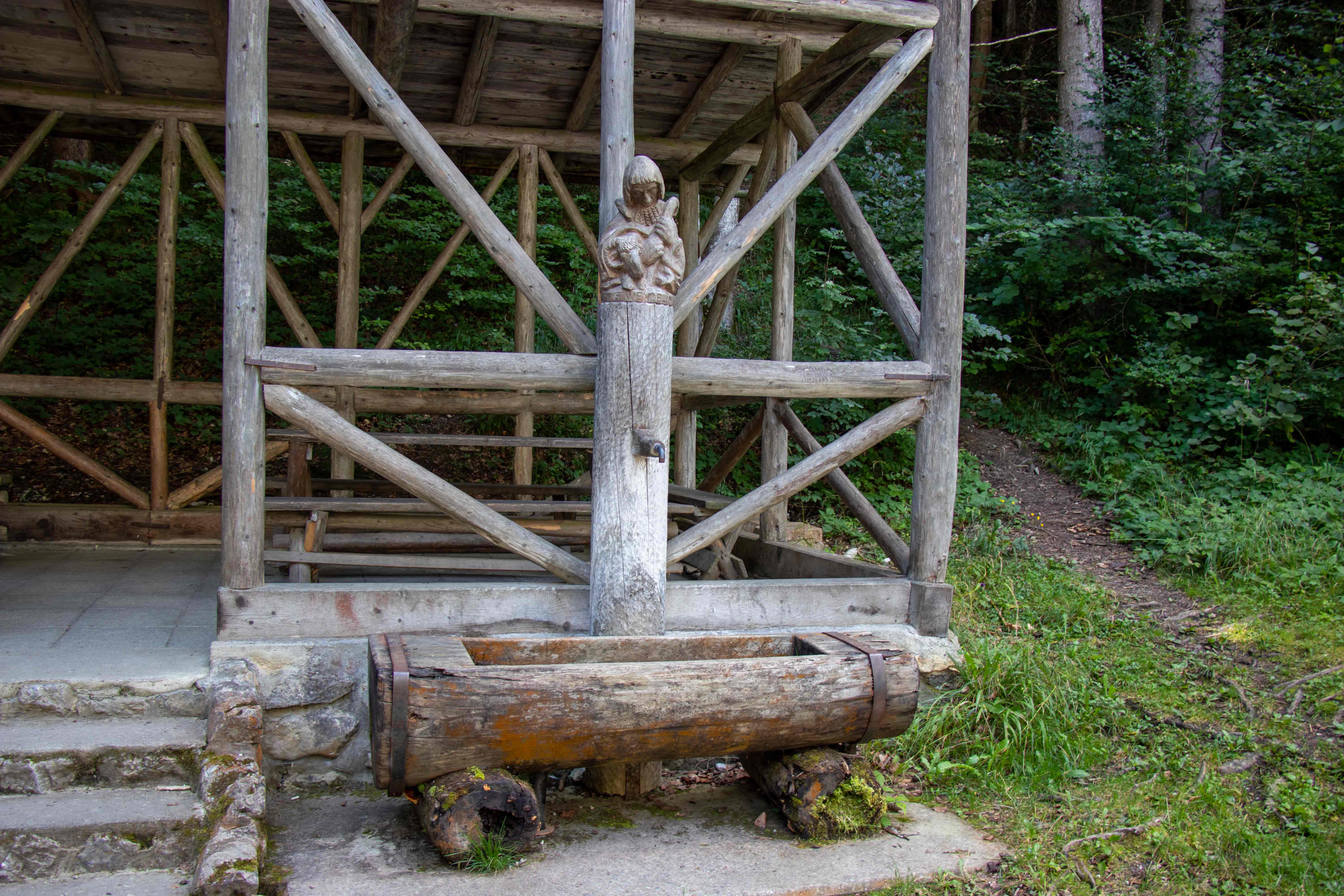 Beim Höttinger Bild gibt es künftig wieder eine funktionsfähige Trinkwasserversorgung. Kommende Woche finden Grabungsarbeiten statt. Der Kollnerweg bleibt deshalb von 29. August bis 2. September für Wanderer gesperrt