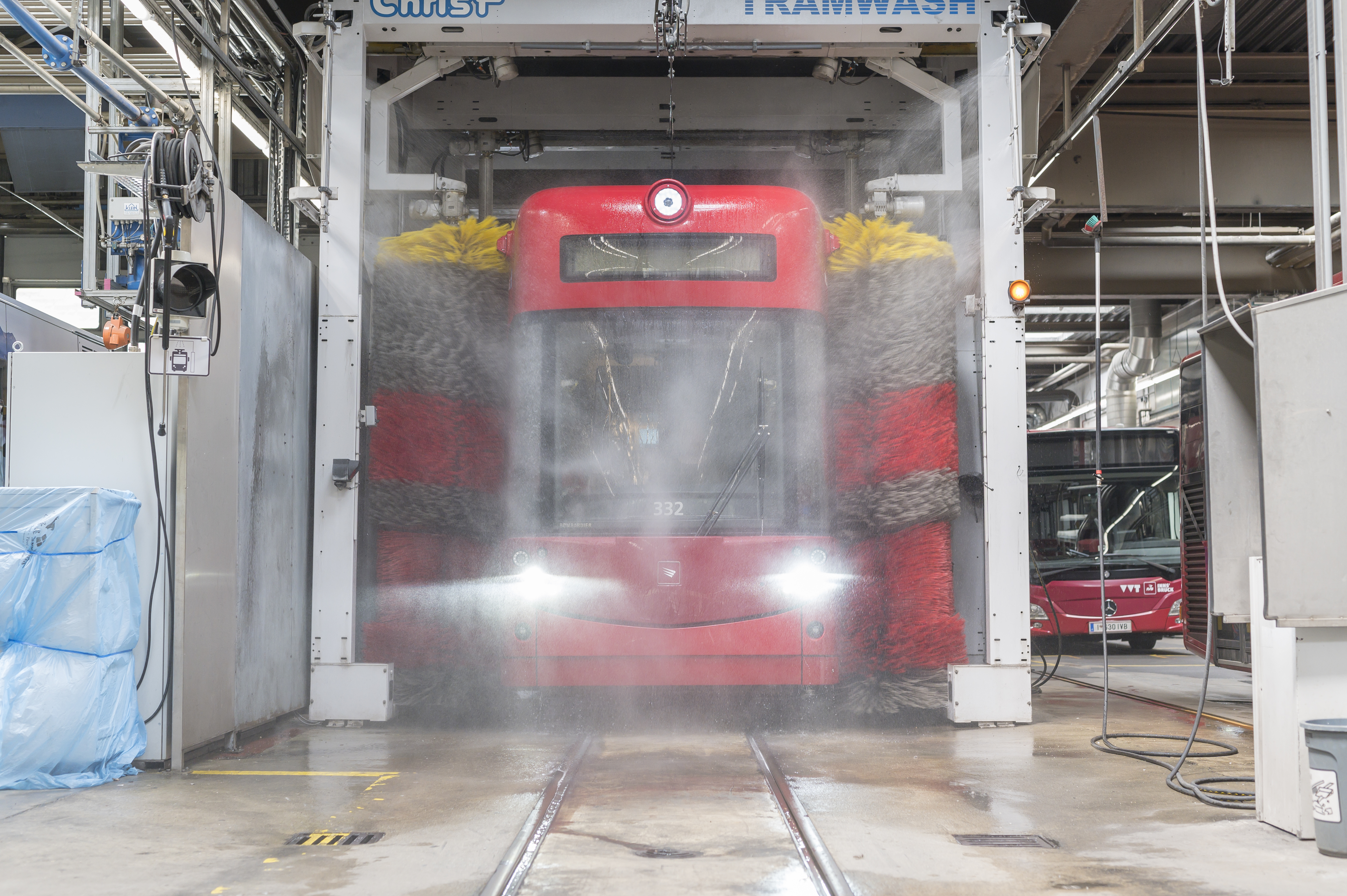 Sauber durch Innsbruck: Die IVB betreiben für ihre Fahrzeugflotte eine eigene Waschanlage mit Wasserwiederaufbereitung.