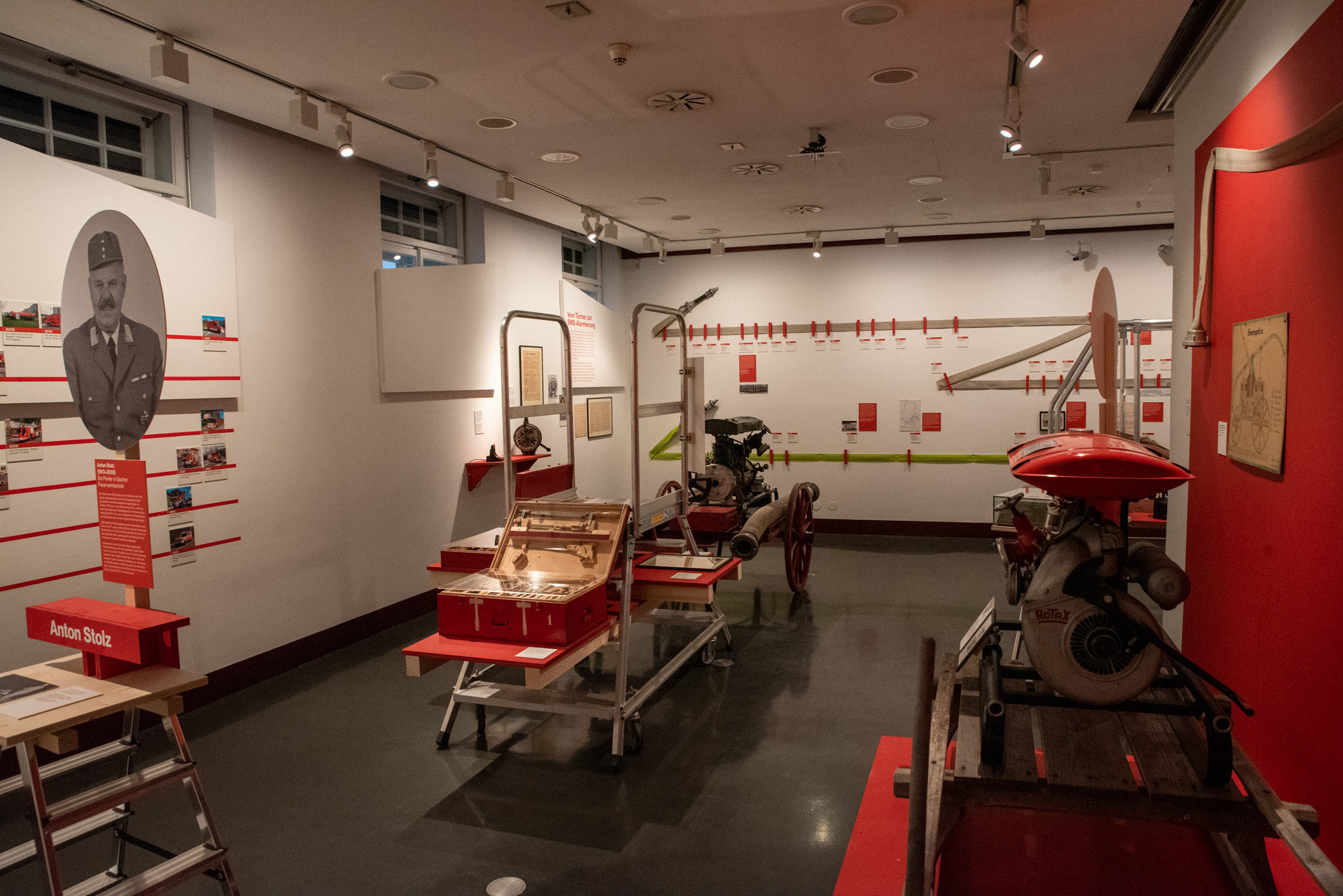 Die Ausstellung „Mit vollem Einsatz – 165 Jahre Innsbrucker Feuerwehrgeschichte“ im Stadtarchiv/Stadtmuseum Innsbruck ist anlässlich der „Langen Nacht der Museen“ am 1. Oktober von 18.00 Uhr bis 1.00 Uhr geöffnet.