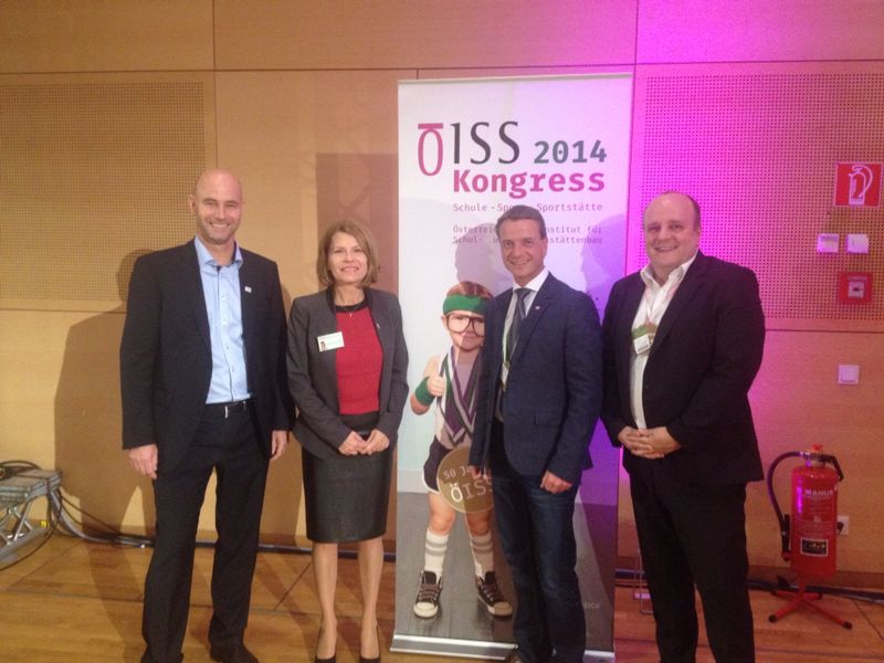 Das Österreichische Institut für Sport- und Schulstättenbau feiert sein 50-jähriges Bestehen. Anlässlich dieses Jubiläums wurde im Rahmen eines zweitätigen Kongresses über die neuesten Entwicklungen im Bereich des Schul- und Sportstättenbaus berichtet. Das Sportamt der Stadt und die Innsbrucker Immobilien Gesellschaft (IIG) referierten am Beispiel Innsbruck über den Trendsport und multifunktionale Großsportzentren.