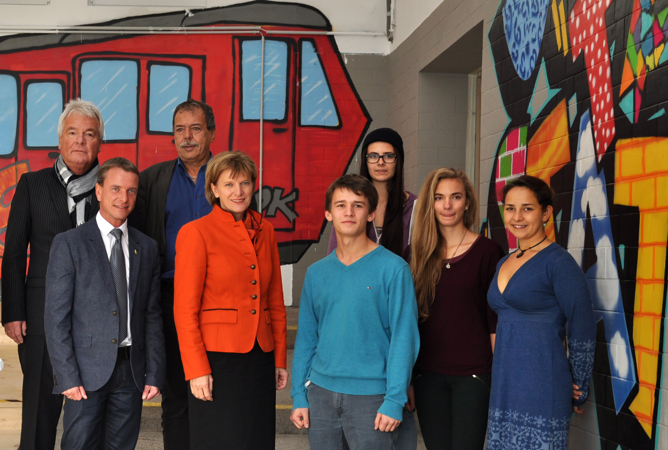 (v.l.) Stadtrat Ernst Pechlaner, Vizebürgermeister Christoph Kaufmann, Stadtrat Mag. Gerhard Fritz, Bürgermeisterin Mag.a Christine Oppitz-Plörer mit Daniel Schennach (Obmann SchülerInnenbeirat), Eva Werlberger (MyInnsbruck Jugendbeirat),  Marie Grunicke (MyInnsbruck Jugendbeirat) und Susanne Meier (Kinder- und Jugendbüro Innsbruck).