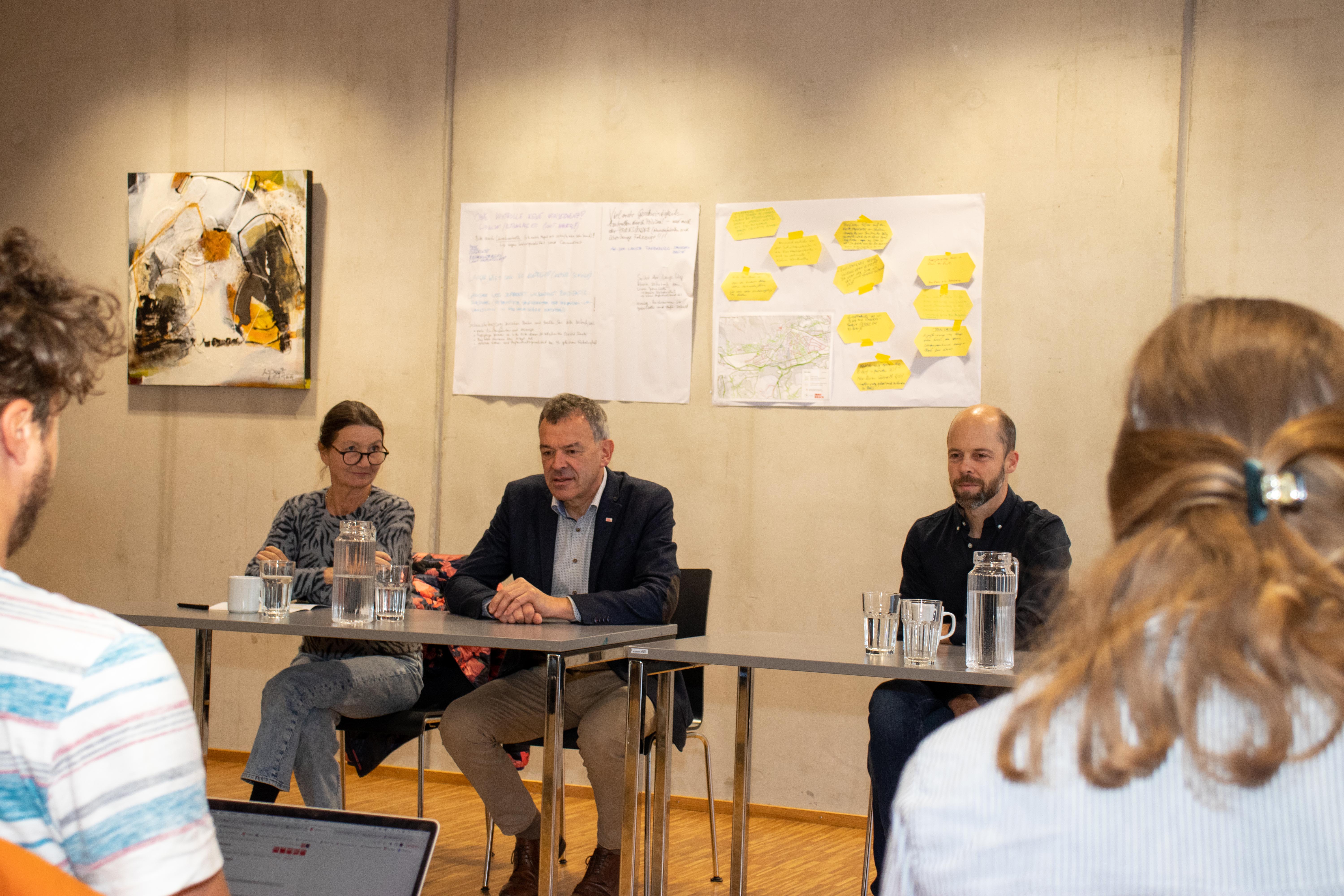 Bürgermeister Georg Willi, Stadträtin Uschi Schwarzl und ISD-Bereichsleiter Paul Klumpner informierten über die Rückmeldungen zu Tempo 30 seitens der Bevölkerung.