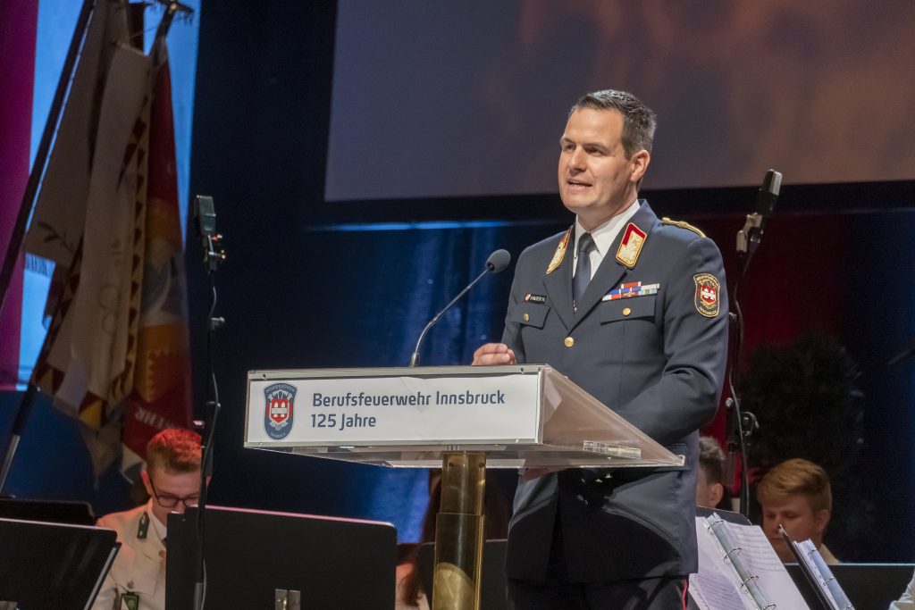 Branddirektor Helmut Hager legt Wert auf eine zukunftsfähige Feuerwehr.