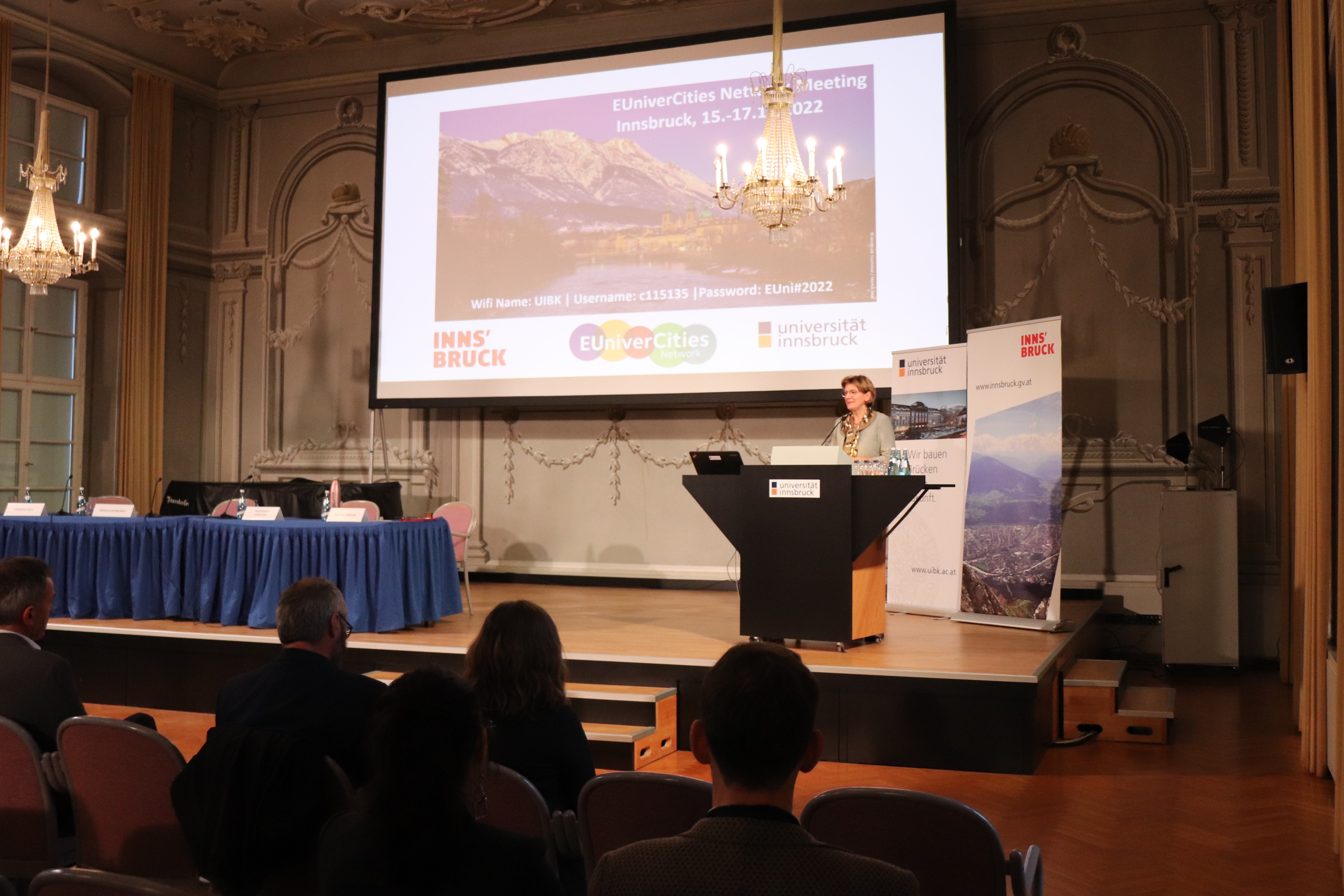 Die ressortzuständige Stadträtin Christine Oppitz-Plörer betont in ihrer Eröffnungsrede die Wichtigkeit der gemeinsamen Zusammenarbeit von ExpertInnen.