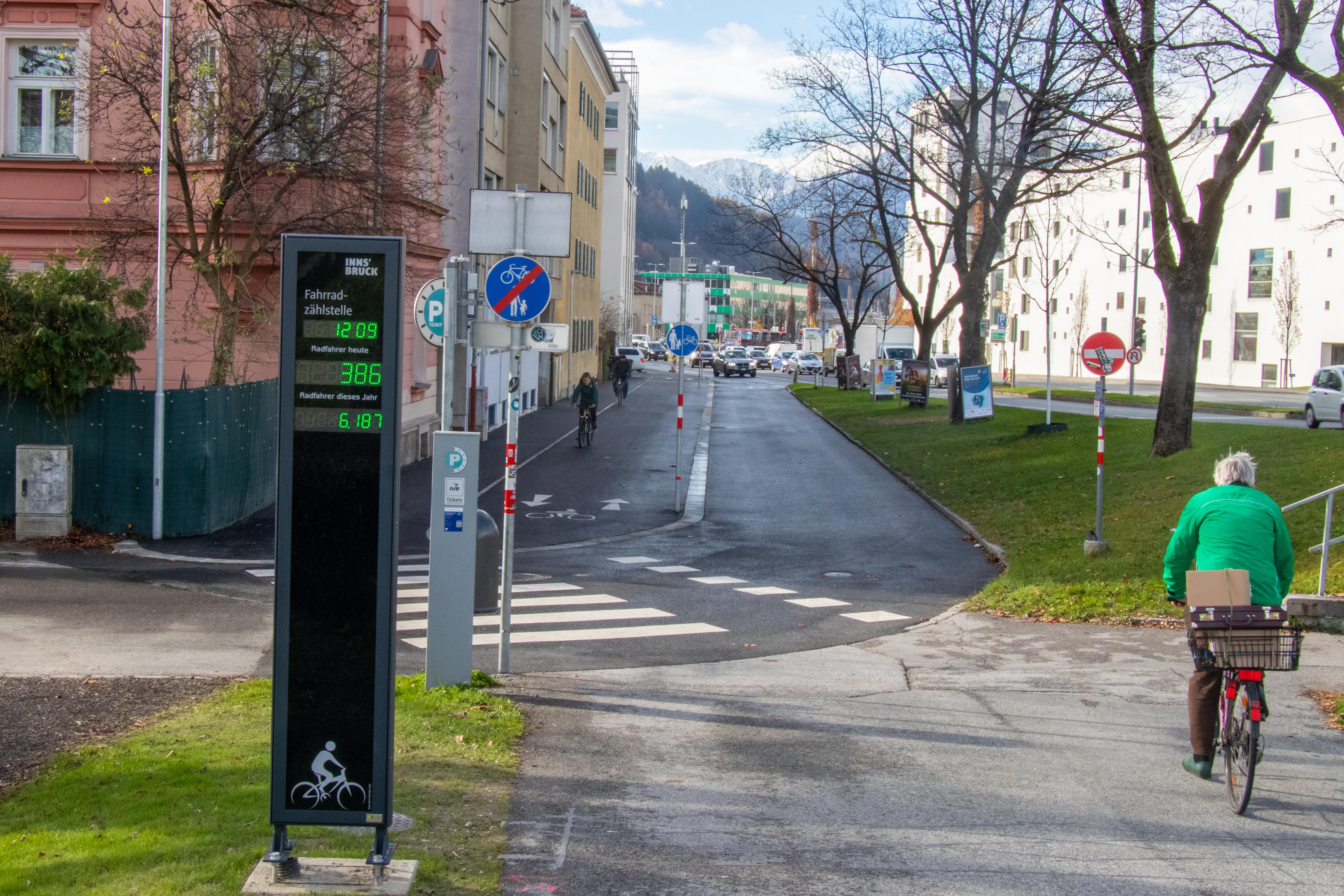 Neben der Radzählstelle wurde kürzlich die neue Radverbindung zwischen Olympiabrücke und Neuhauserstraße umgesetzt.